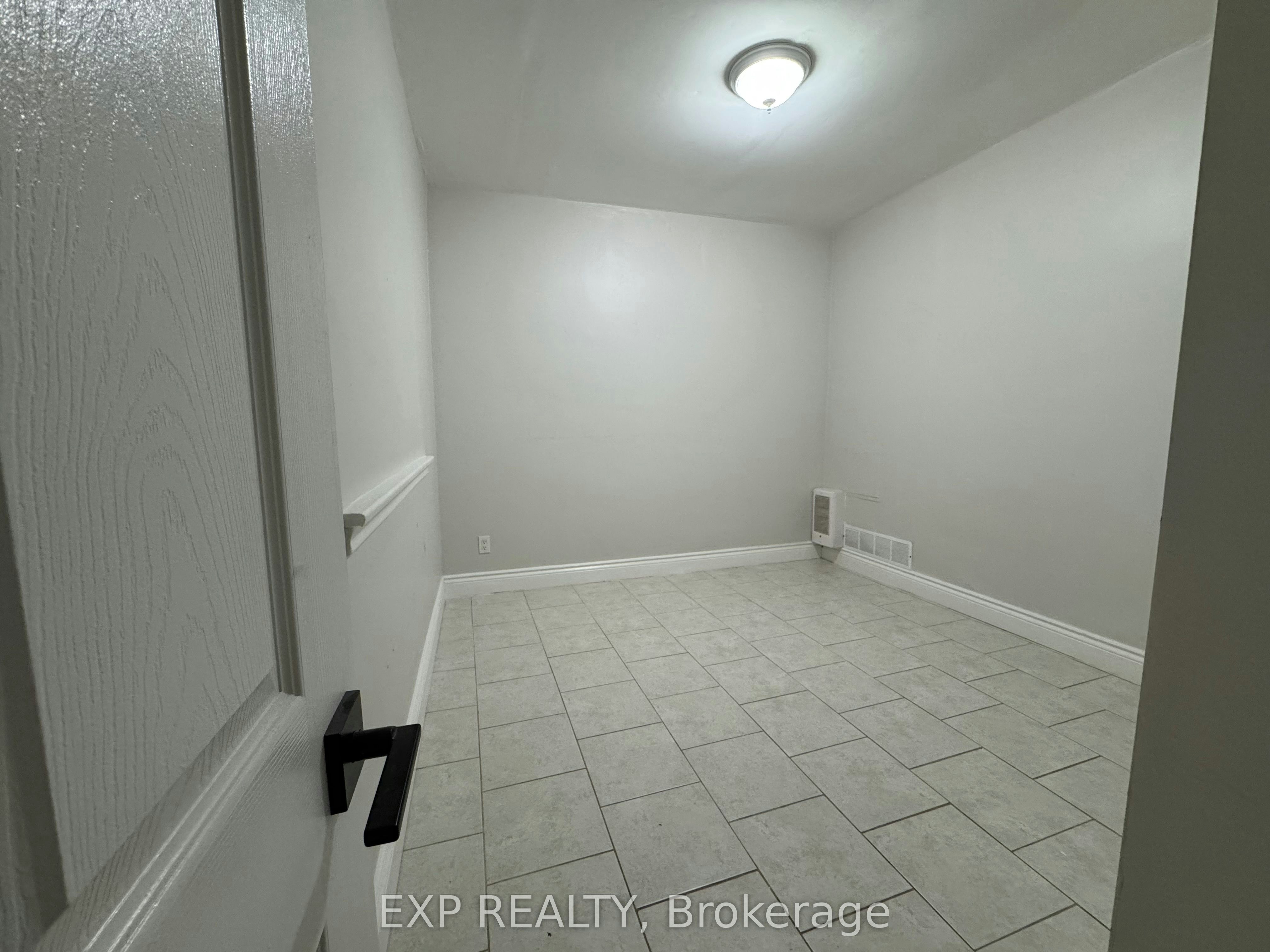 203-258 Lakeshore Road E, Mississauga, ON, L5G 1G9 - 8
