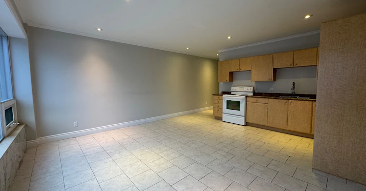 203-258 Lakeshore Road E, Mississauga, ON, L5G 1G9 - 3