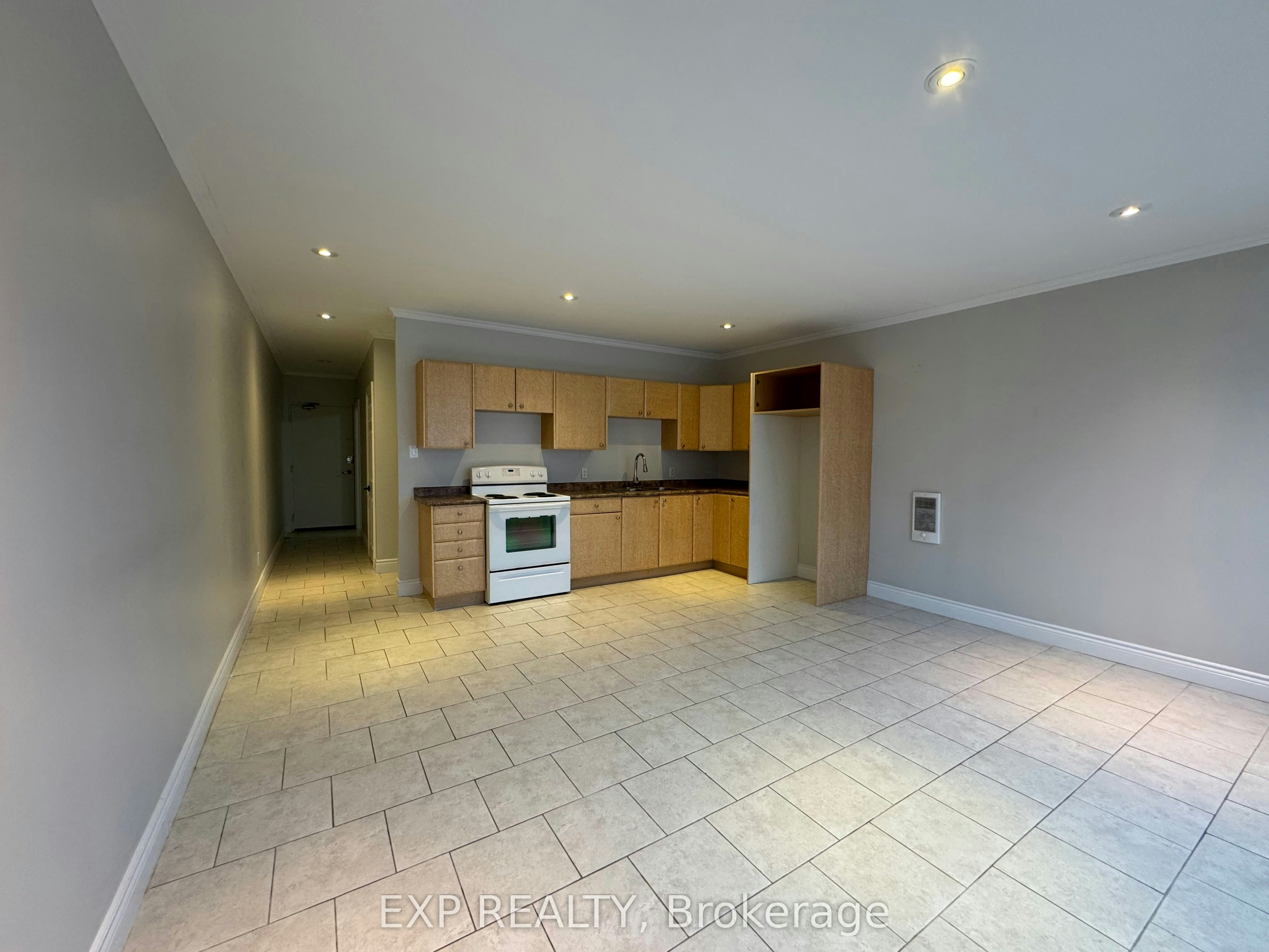 203-258 Lakeshore Road E, Mississauga, ON, L5G 1G9 - 2