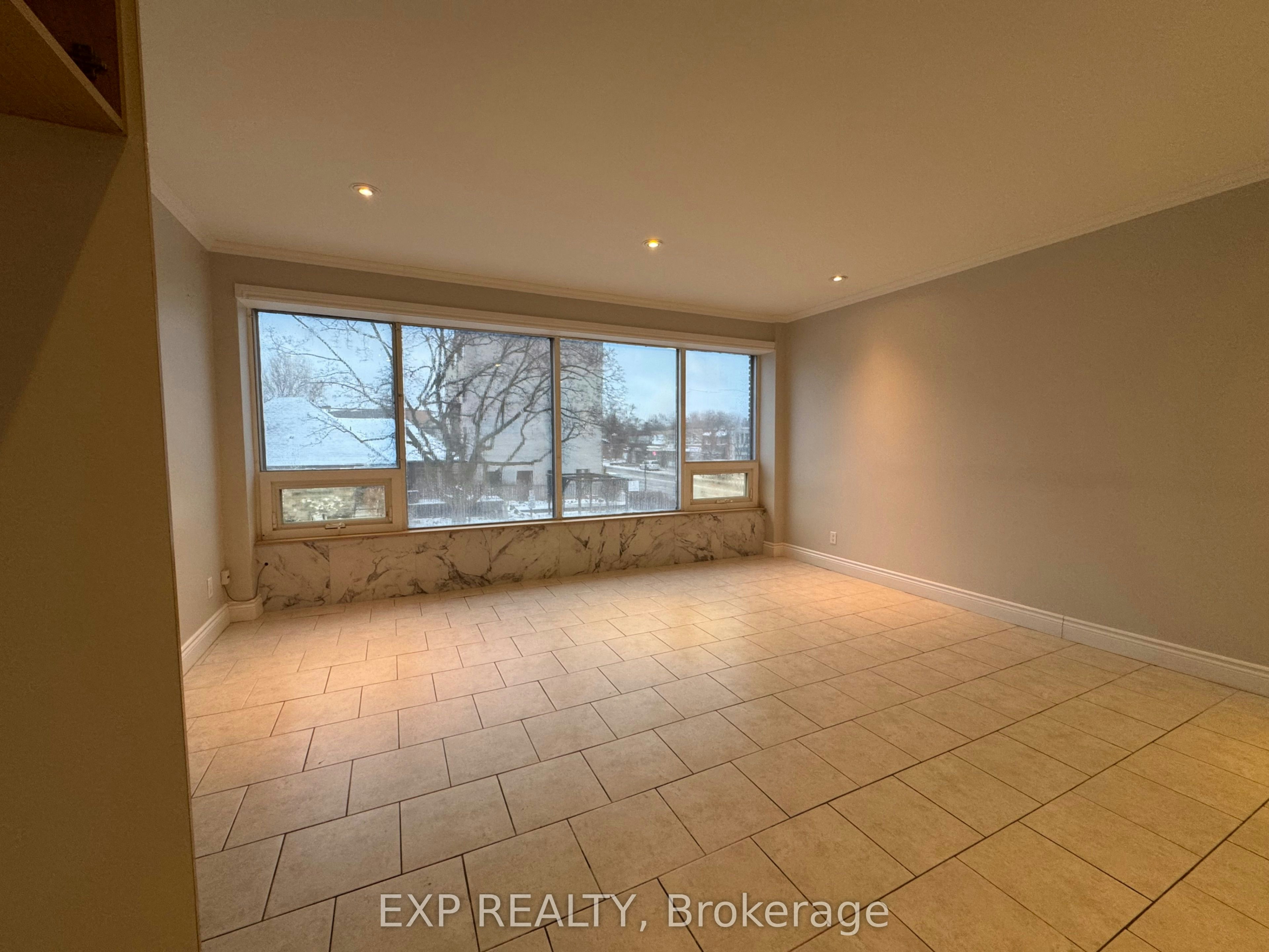 203-258 Lakeshore Road E, Mississauga, ON, L5G 1G9 - 5