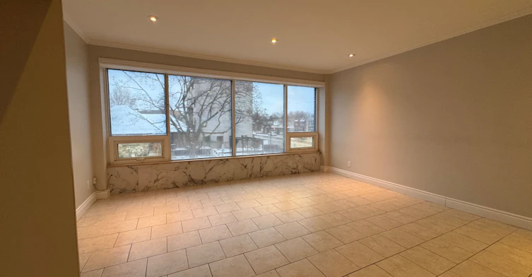 203-258 Lakeshore Road E, Mississauga, ON, L5G 1G9 - 5
