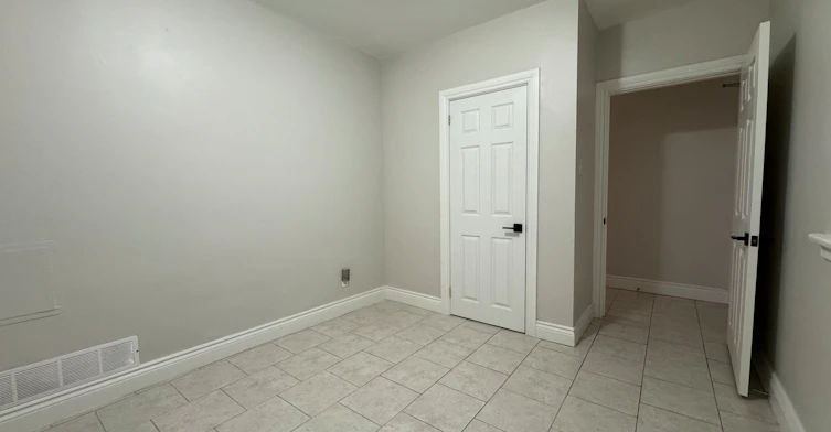 203-258 Lakeshore Road E, Mississauga, ON, L5G 1G9 - 9