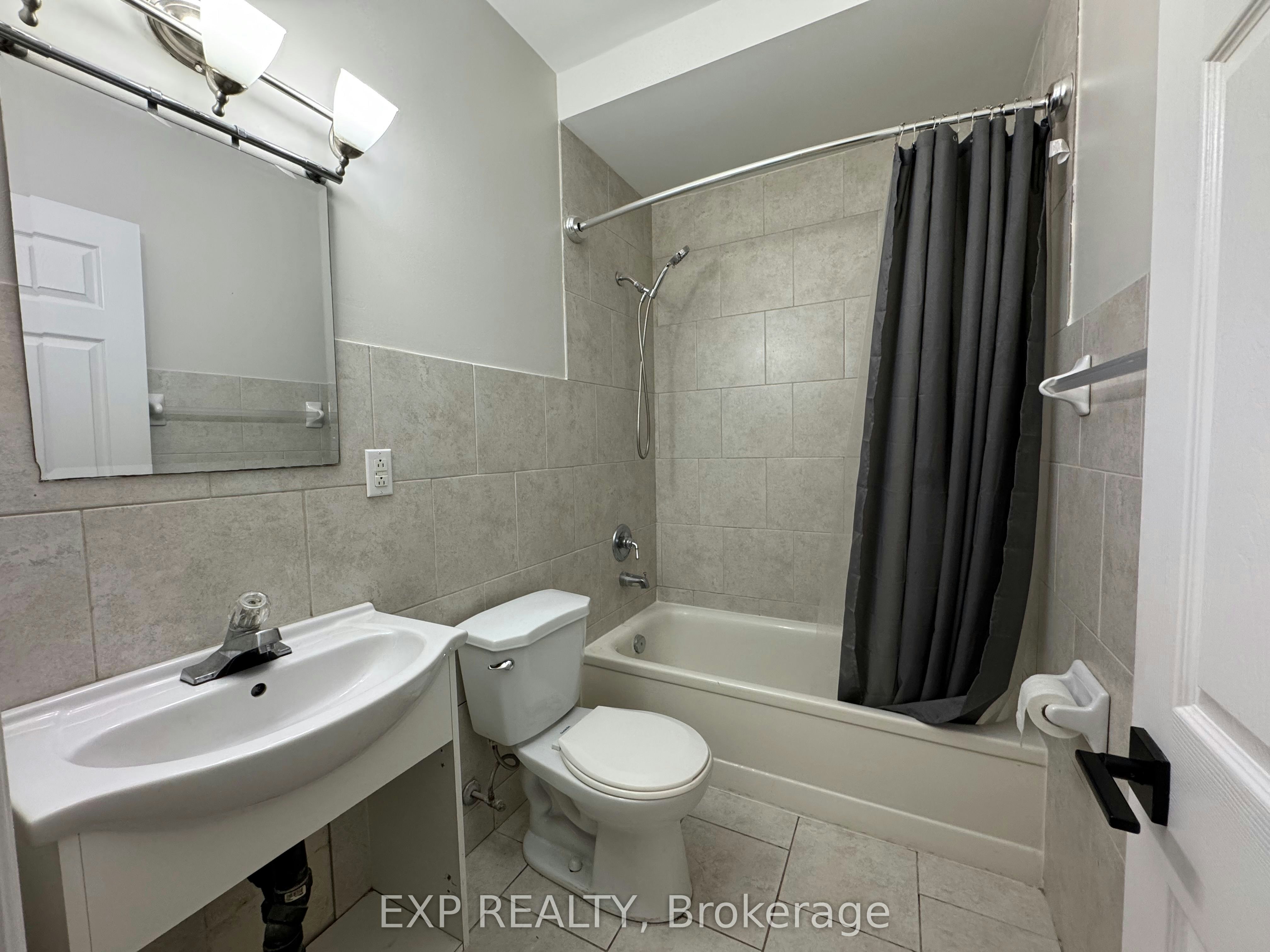 203-258 Lakeshore Road E, Mississauga, ON, L5G 1G9 - 7