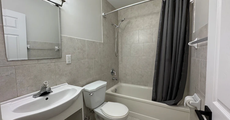 203-258 Lakeshore Road E, Mississauga, ON, L5G 1G9 - 7