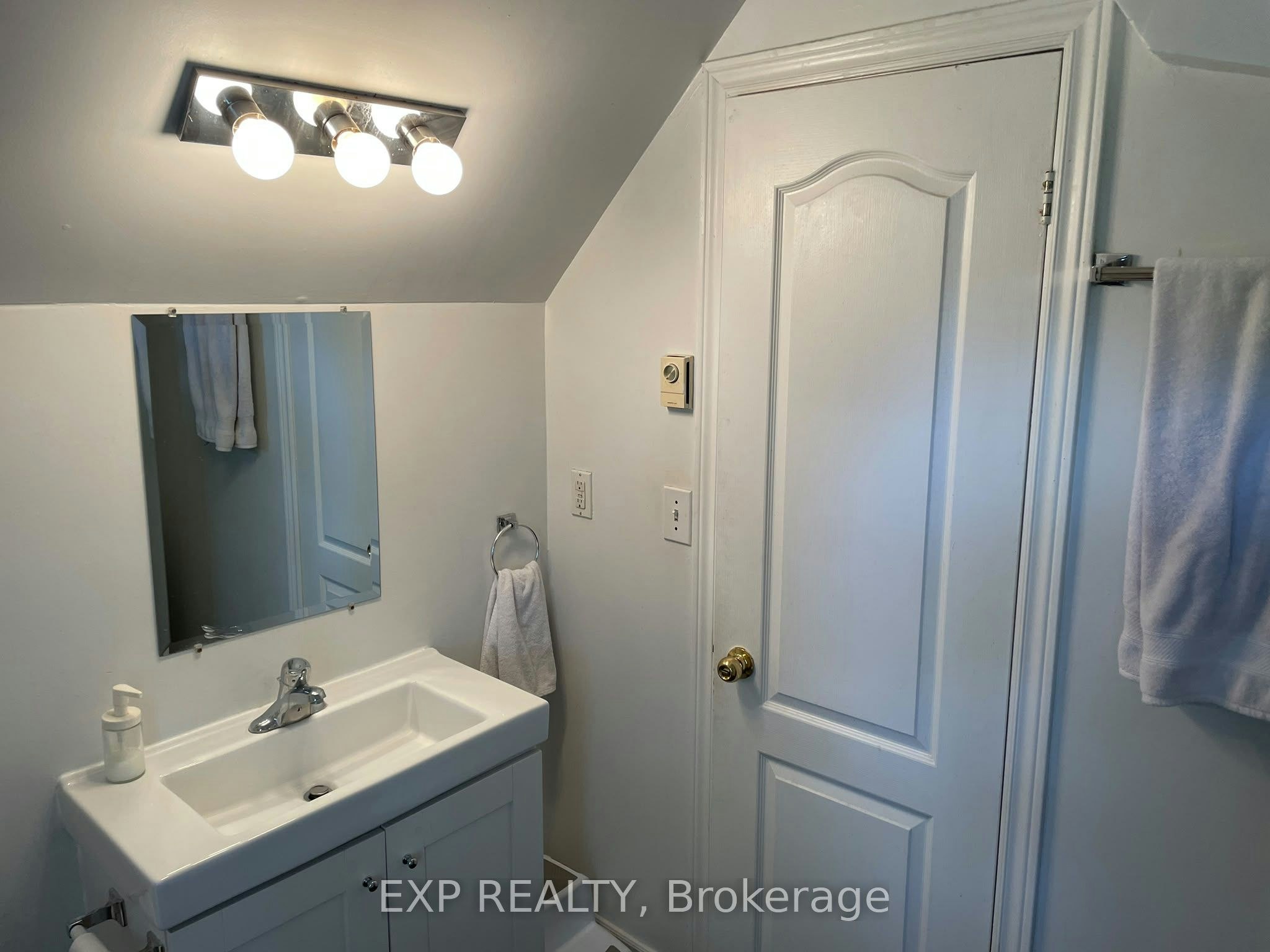 Apt. #2-223 Evelyn Avenue, Toronto, ON, M6P 2Z8 - 8