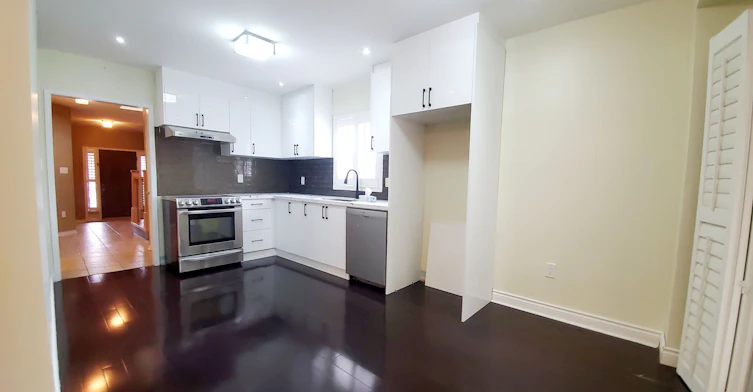 6096 Windfleet Crescent, Mississauga, ON, L5V 2Z6 - 5