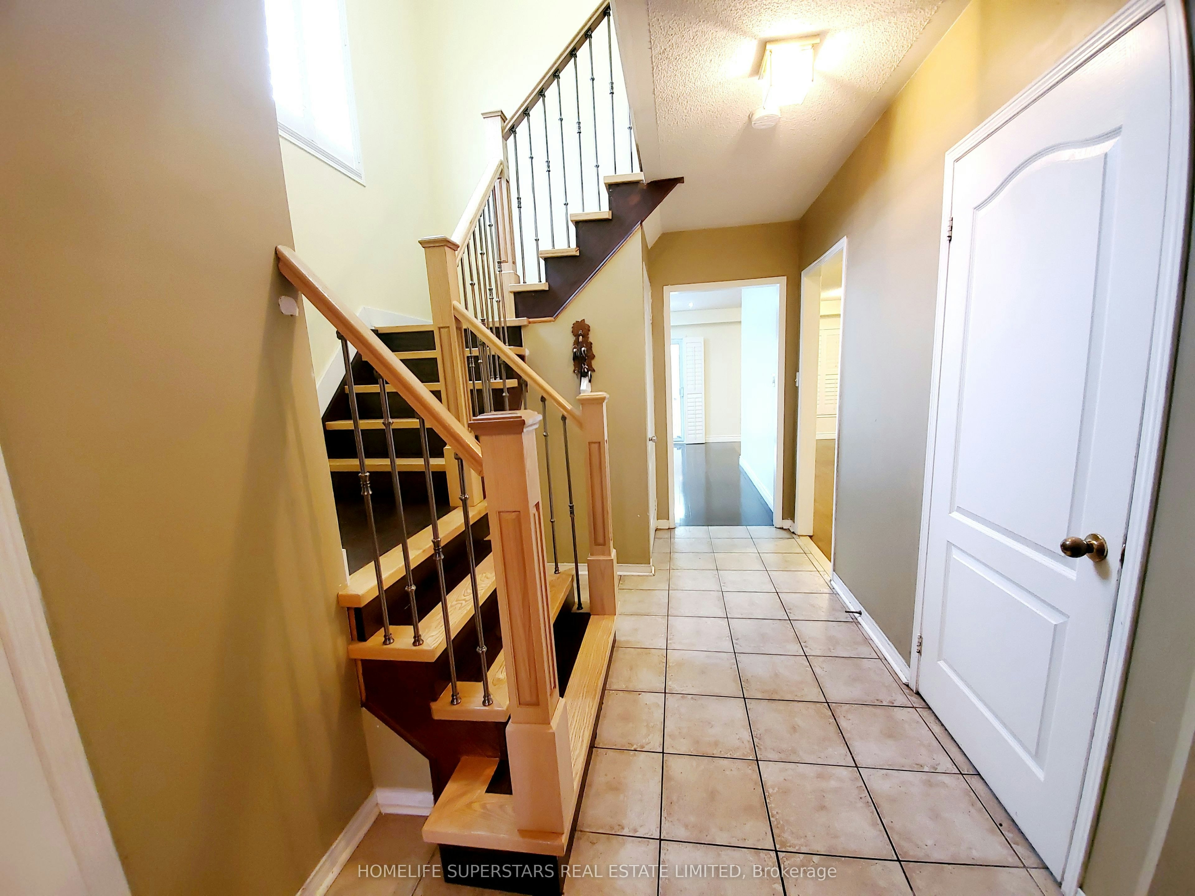 6096 Windfleet Crescent, Mississauga, ON, L5V 2Z6 - 2