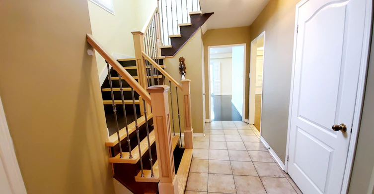 6096 Windfleet Crescent, Mississauga, ON, L5V 2Z6 - 2
