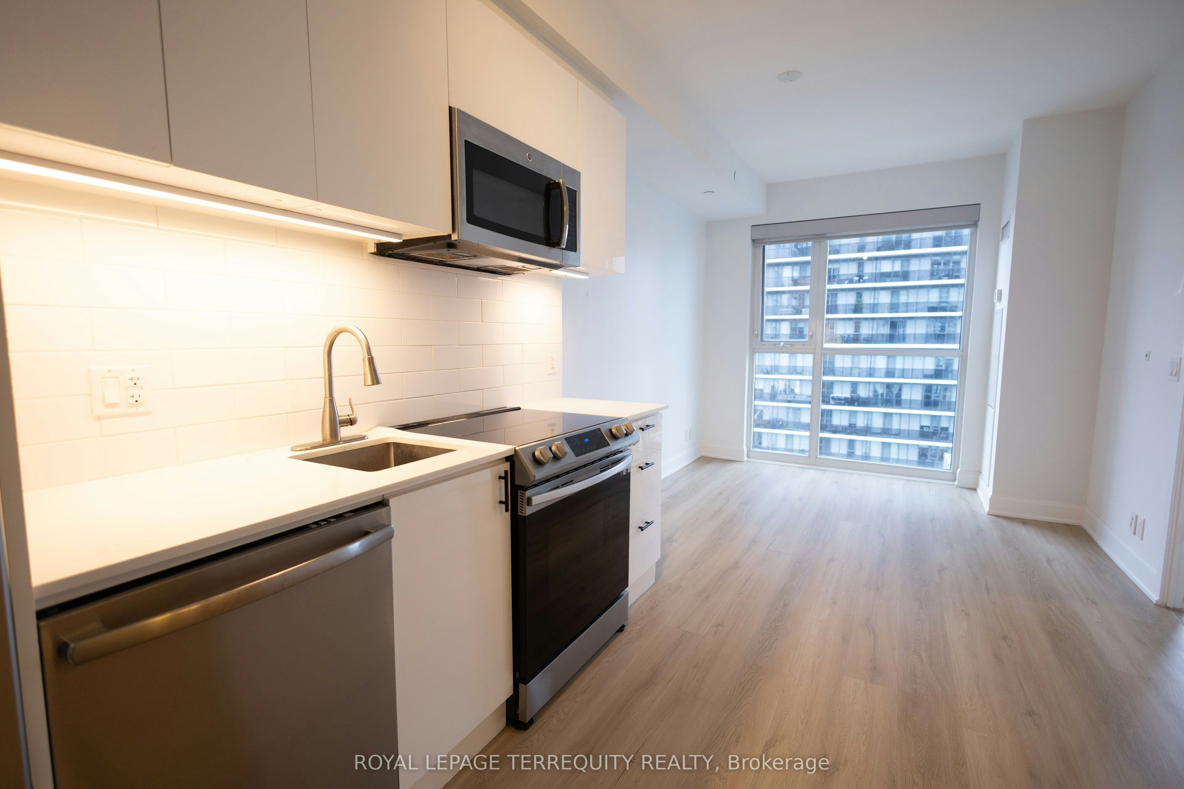 3006-33 Shore Breeze Drive, Toronto, ON, M8V 0G1 - 2