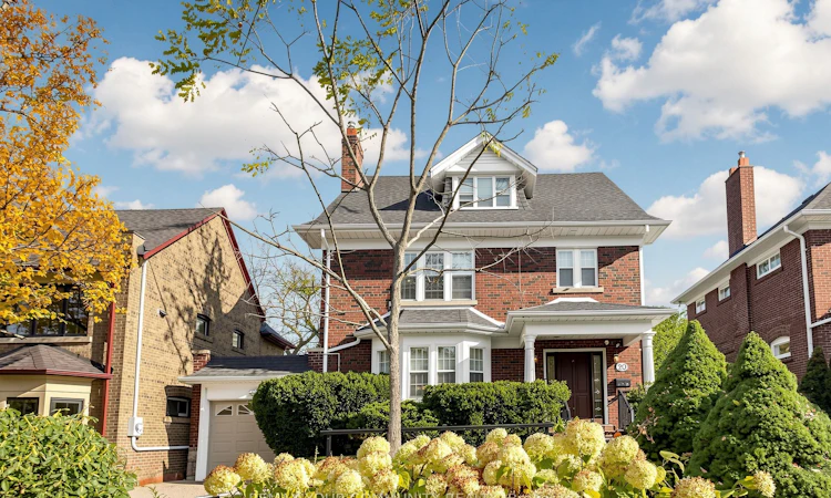 20 Grenadier Heights