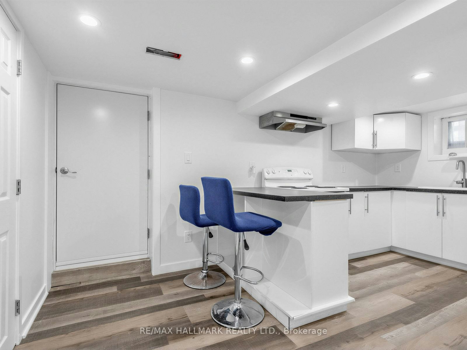 Basement-10 Hartley Avenue, Toronto, ON, M6E 4E6 - 6