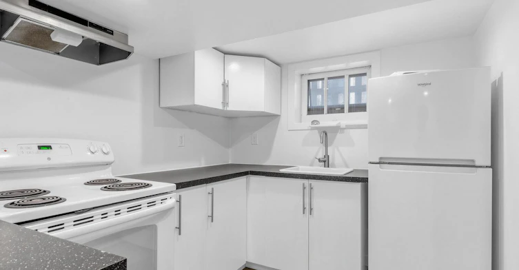 Basement-10 Hartley Avenue, Toronto, ON, M6E 4E6 - 7