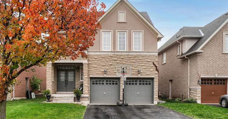180 Spring Azure Crescent, Oakville, ON, L5L 6T9