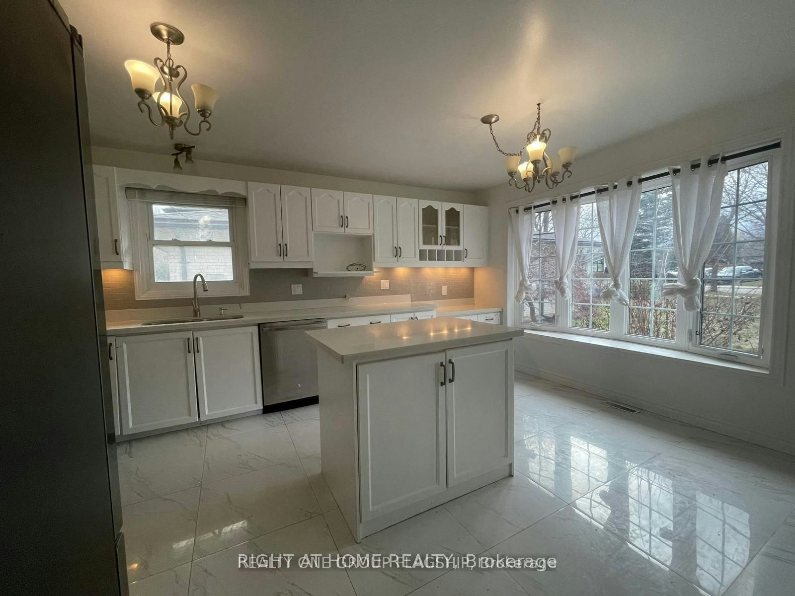 2358 Thorn Lodge Drive, Mississauga, ON, L5K 1K5 - 8
