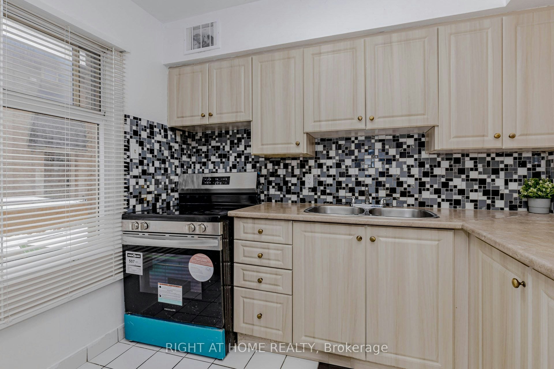 3-40 Rexdale Boulevard, Toronto, ON, M9W 5Z3 - 2