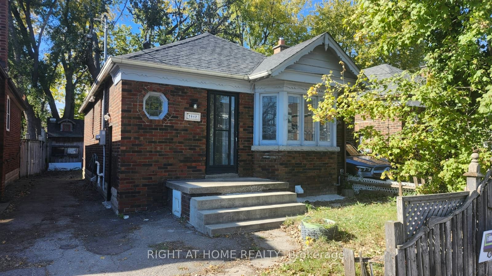 1842 Keele Street, Toronto, ON, M6M 3X4