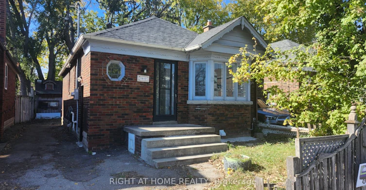 1842 Keele Street, Toronto, ON, M6M 3X4