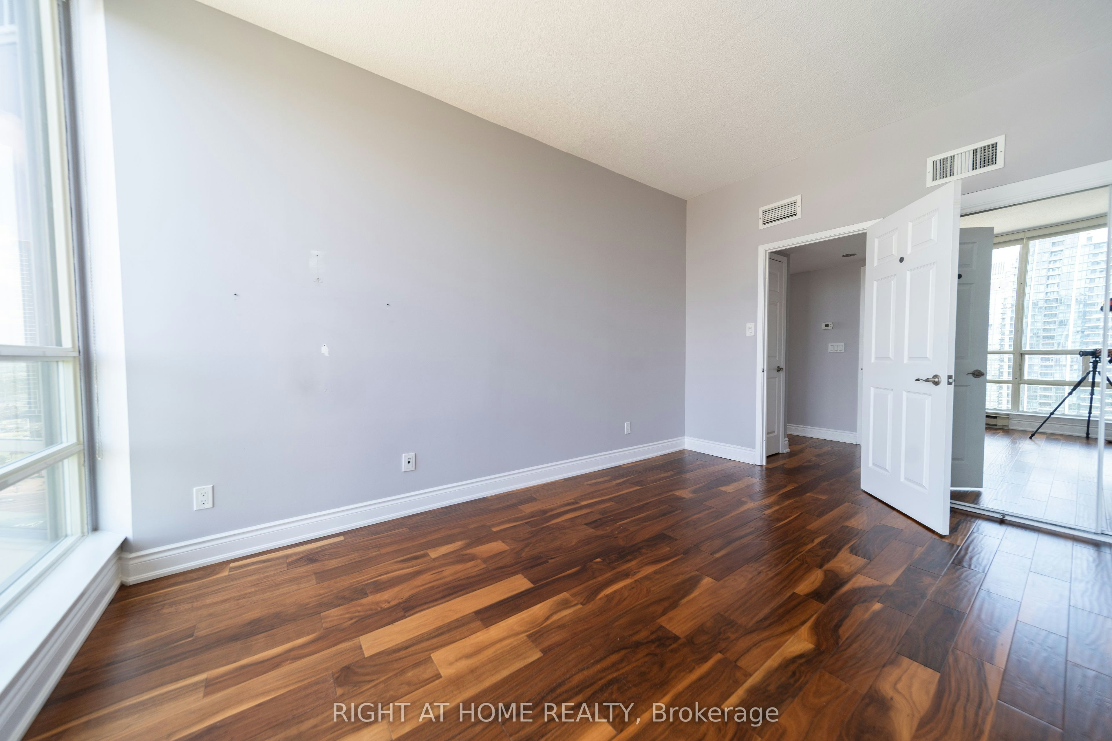 1910-45 Kingsbridge Garden Circle, Mississauga, ON, L5R 3K4 - 15
