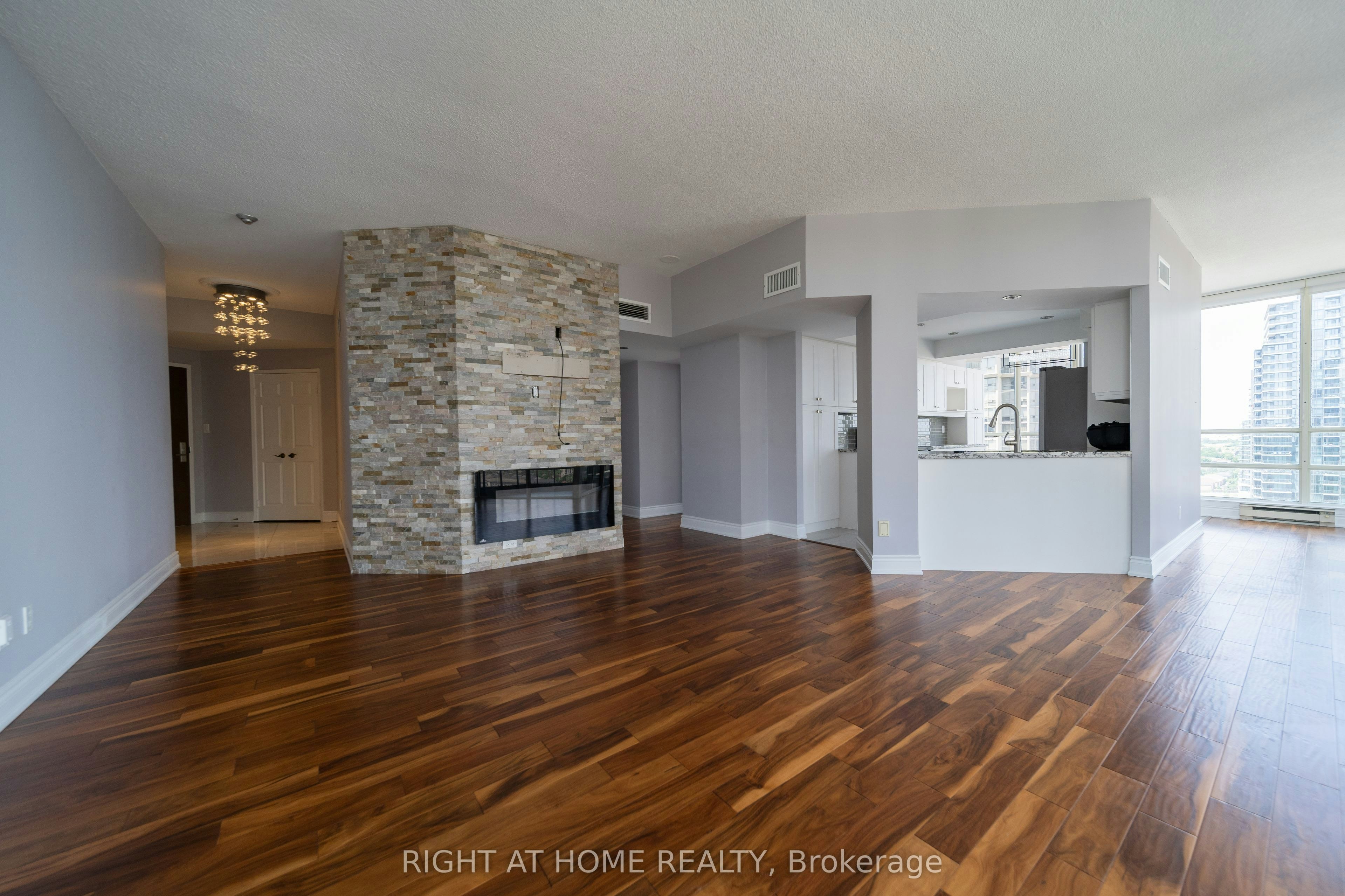 1910-45 Kingsbridge Garden Circle, Mississauga, ON, L5R 3K4