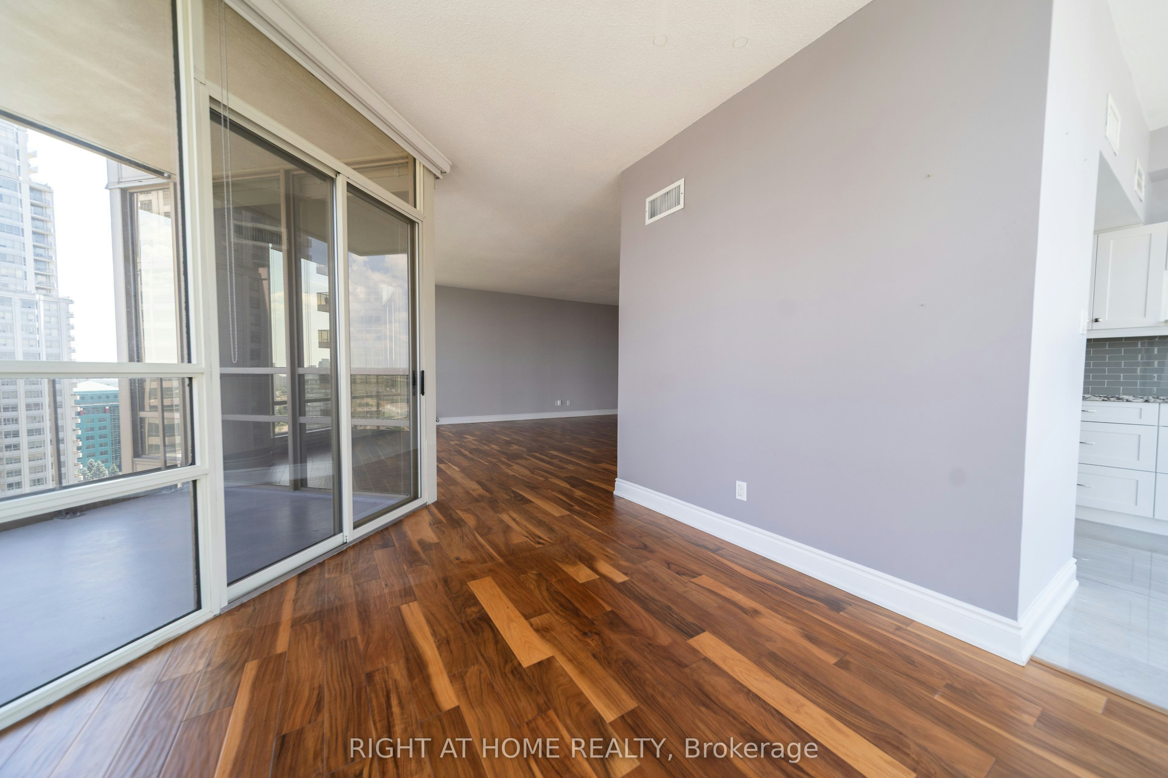 1910-45 Kingsbridge Garden Circle, Mississauga, ON, L5R 3K4 - 7