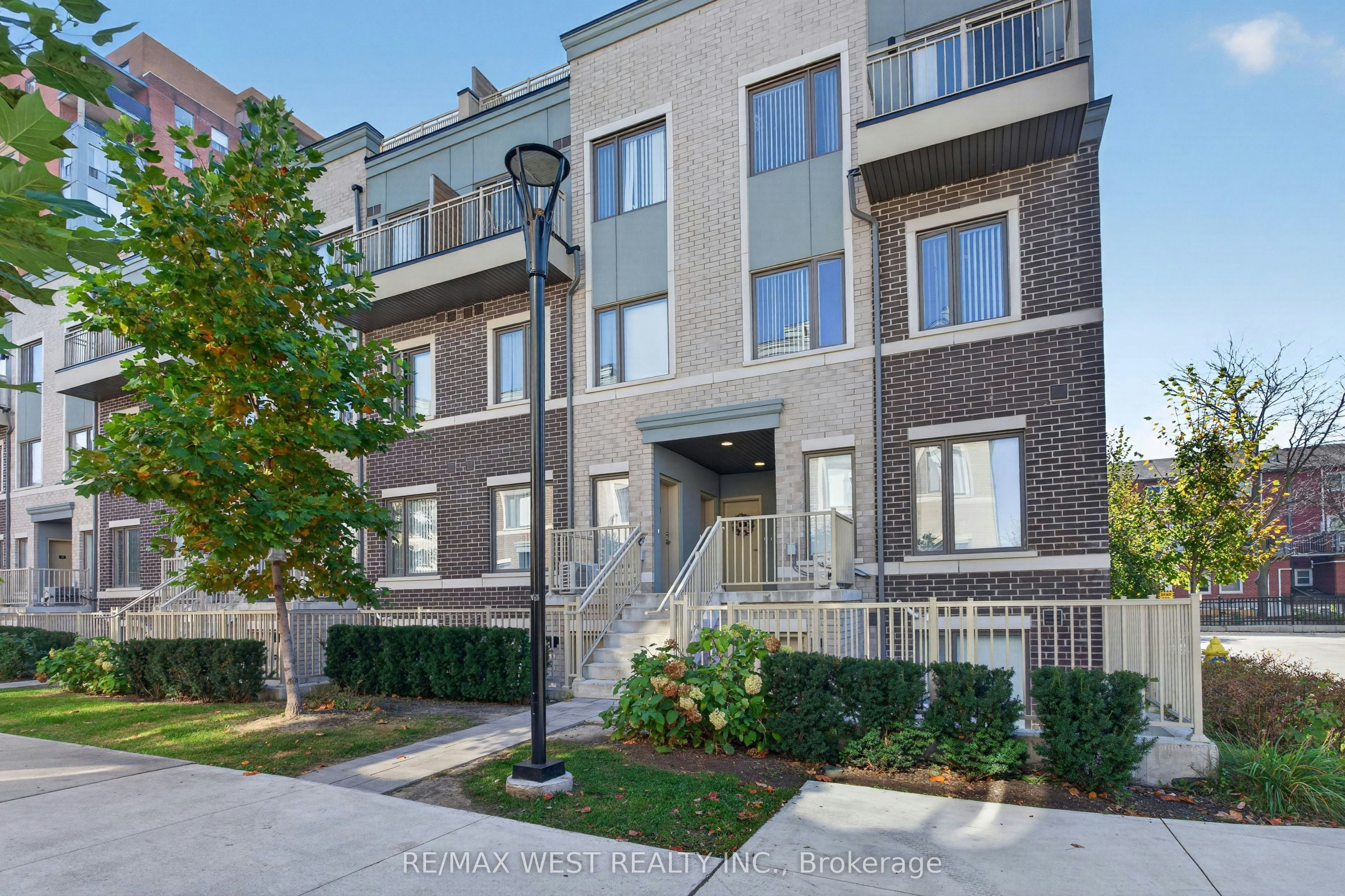 68-5 William Jackson Way, Toronto, ON, M8X 2J2
