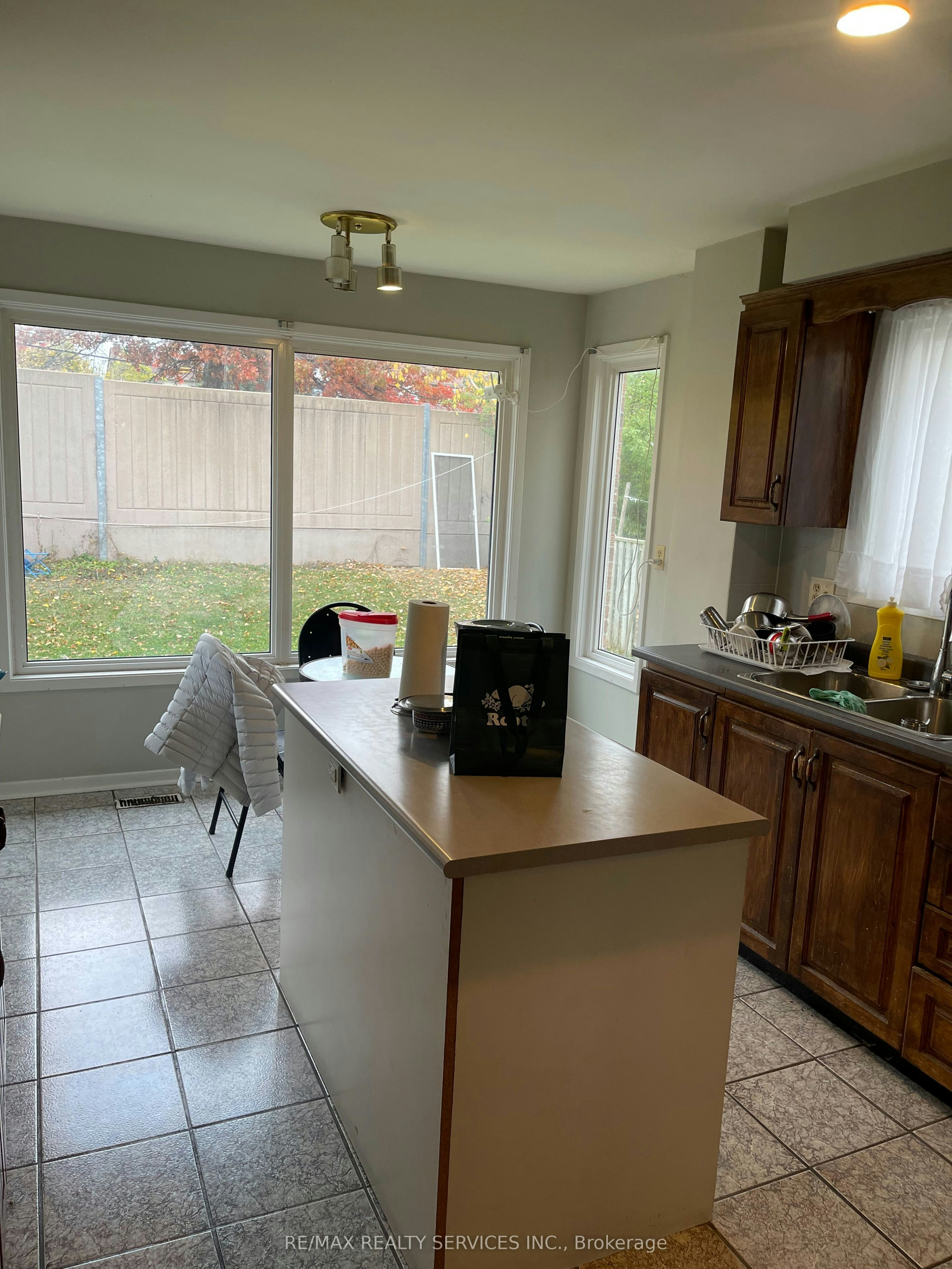 26 Swennen Drive, Brampton, ON, L6V 4E3 - 4