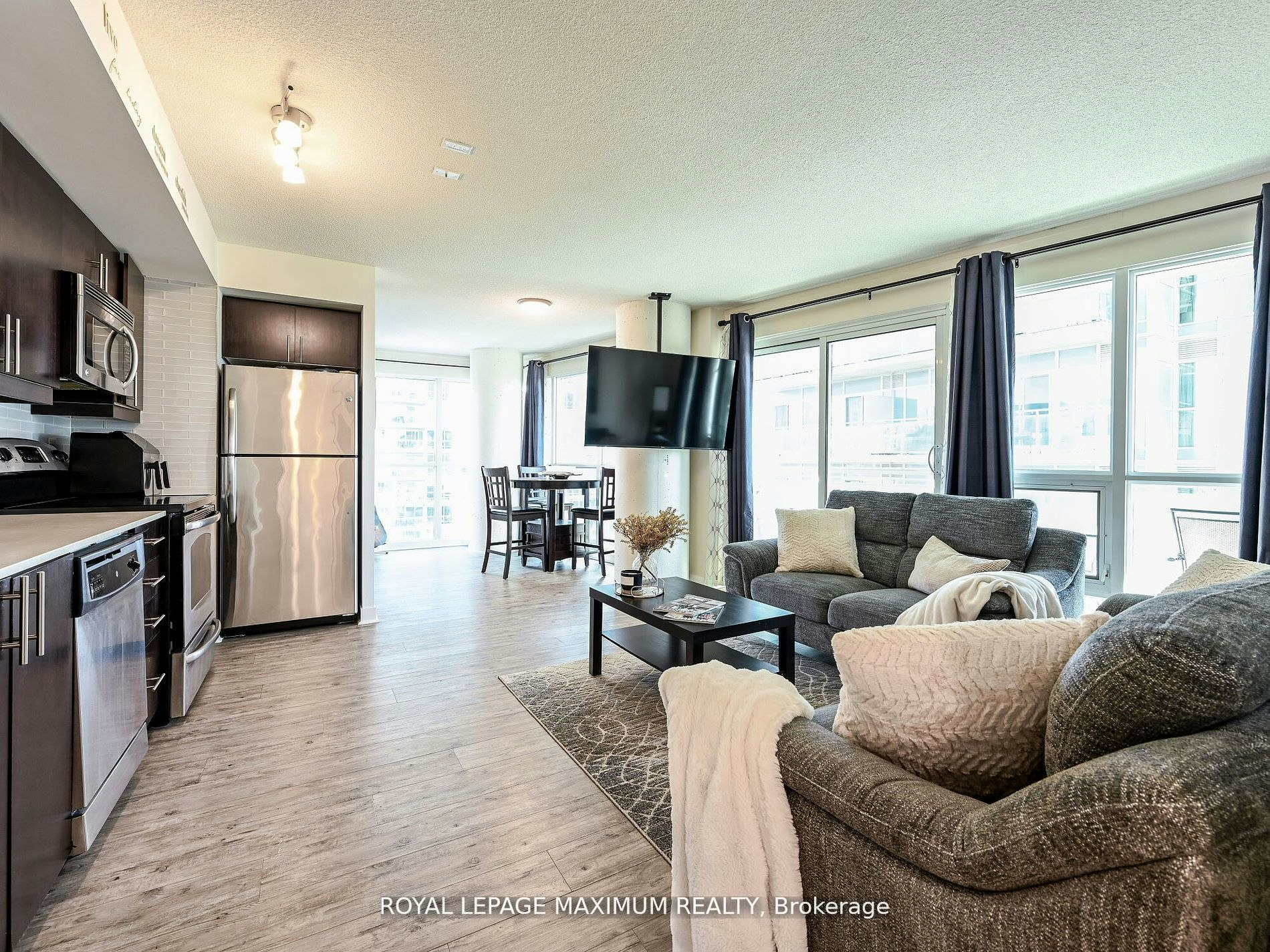 1013-155 Legion Road N, Toronto, ON, M8Y 0A7 - 9