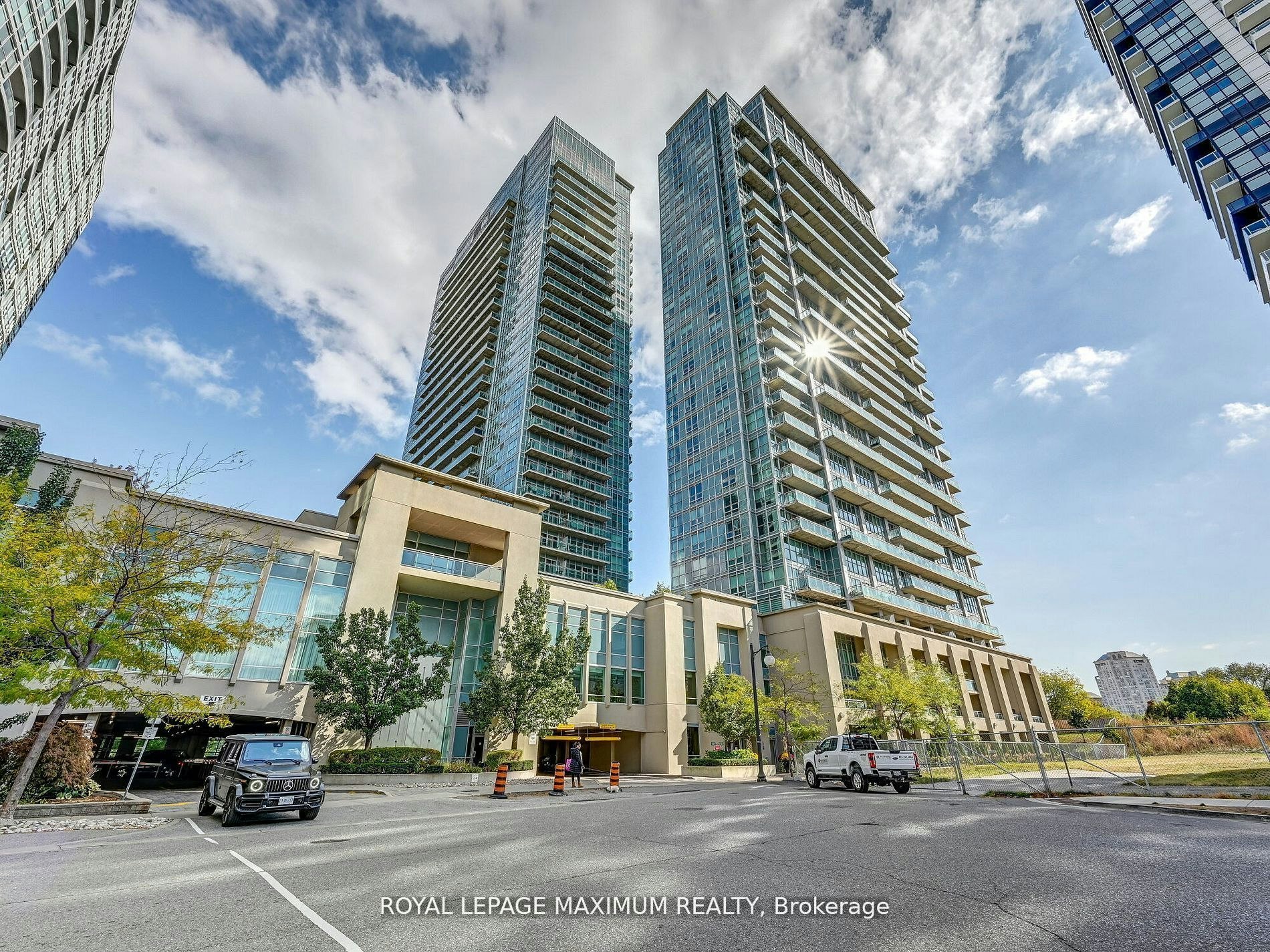 1013-155 Legion Road N, Toronto, ON, M8Y 0A7