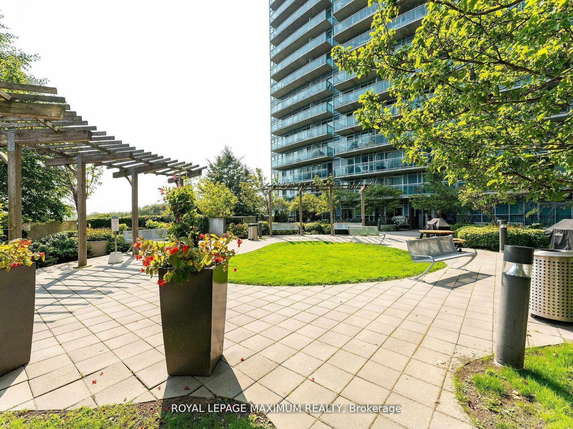 1013-155 Legion Road N, Toronto, ON, M8Y 0A7 - 34