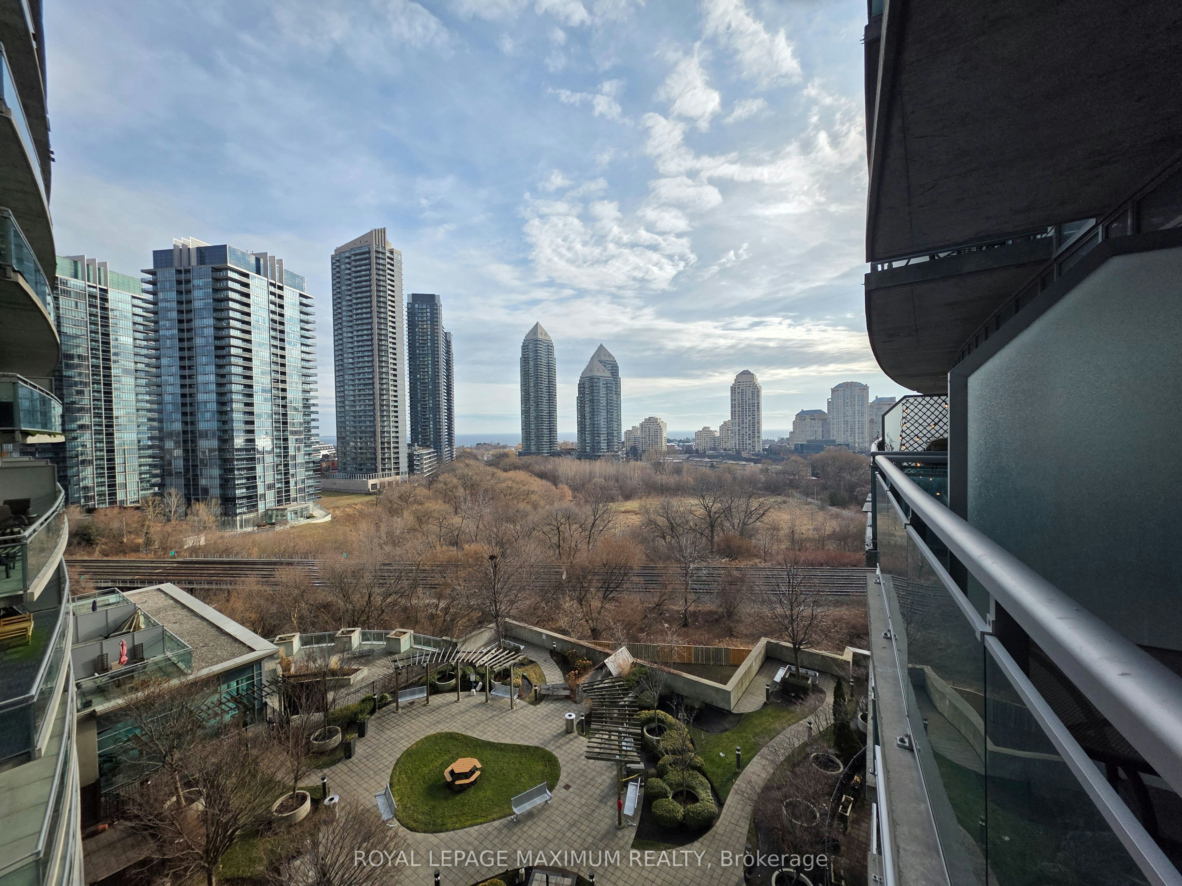 1013-155 Legion Road N, Toronto, ON, M8Y 0A7 - 27