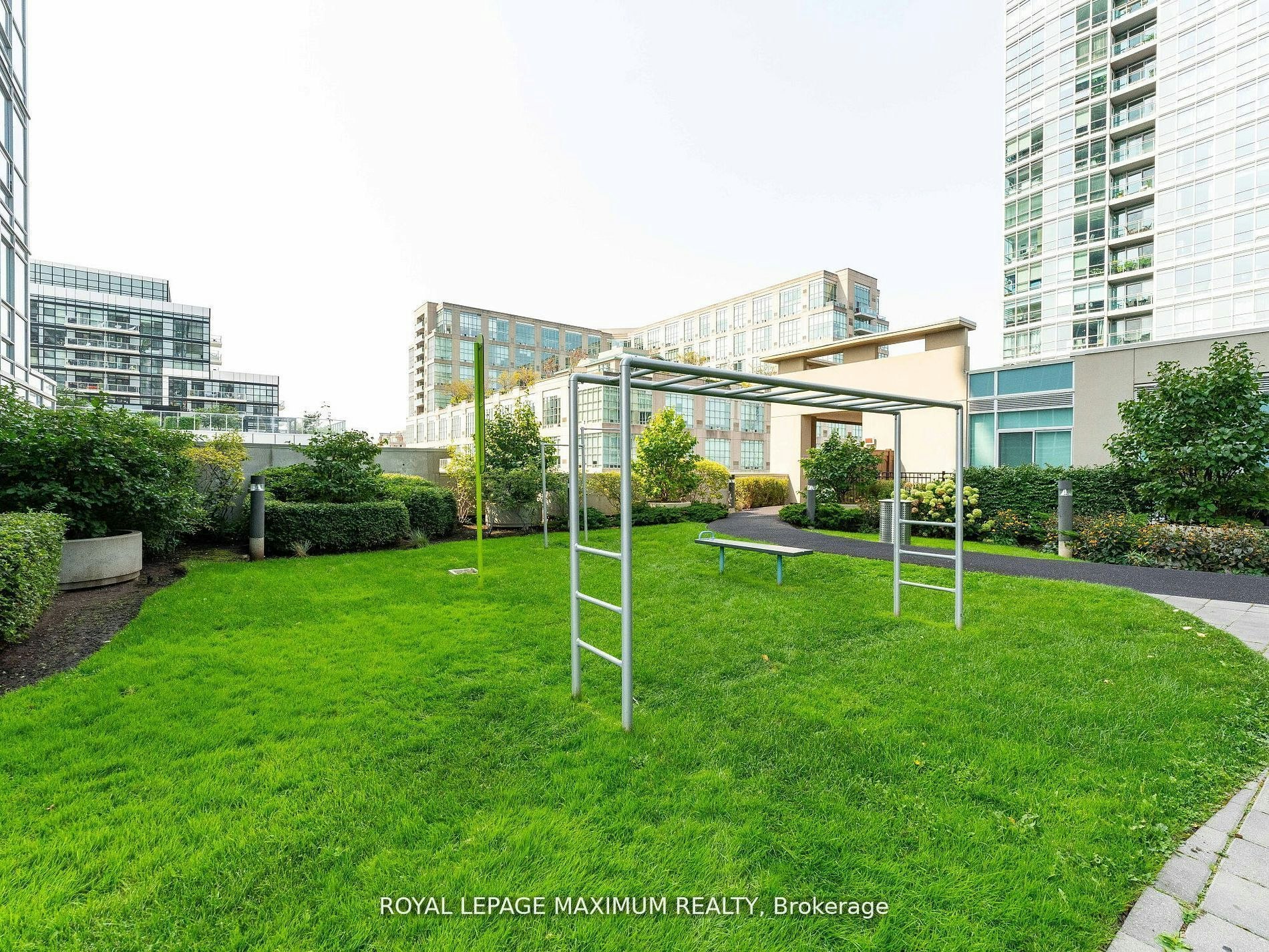 1013-155 Legion Road N, Toronto, ON, M8Y 0A7 - 36