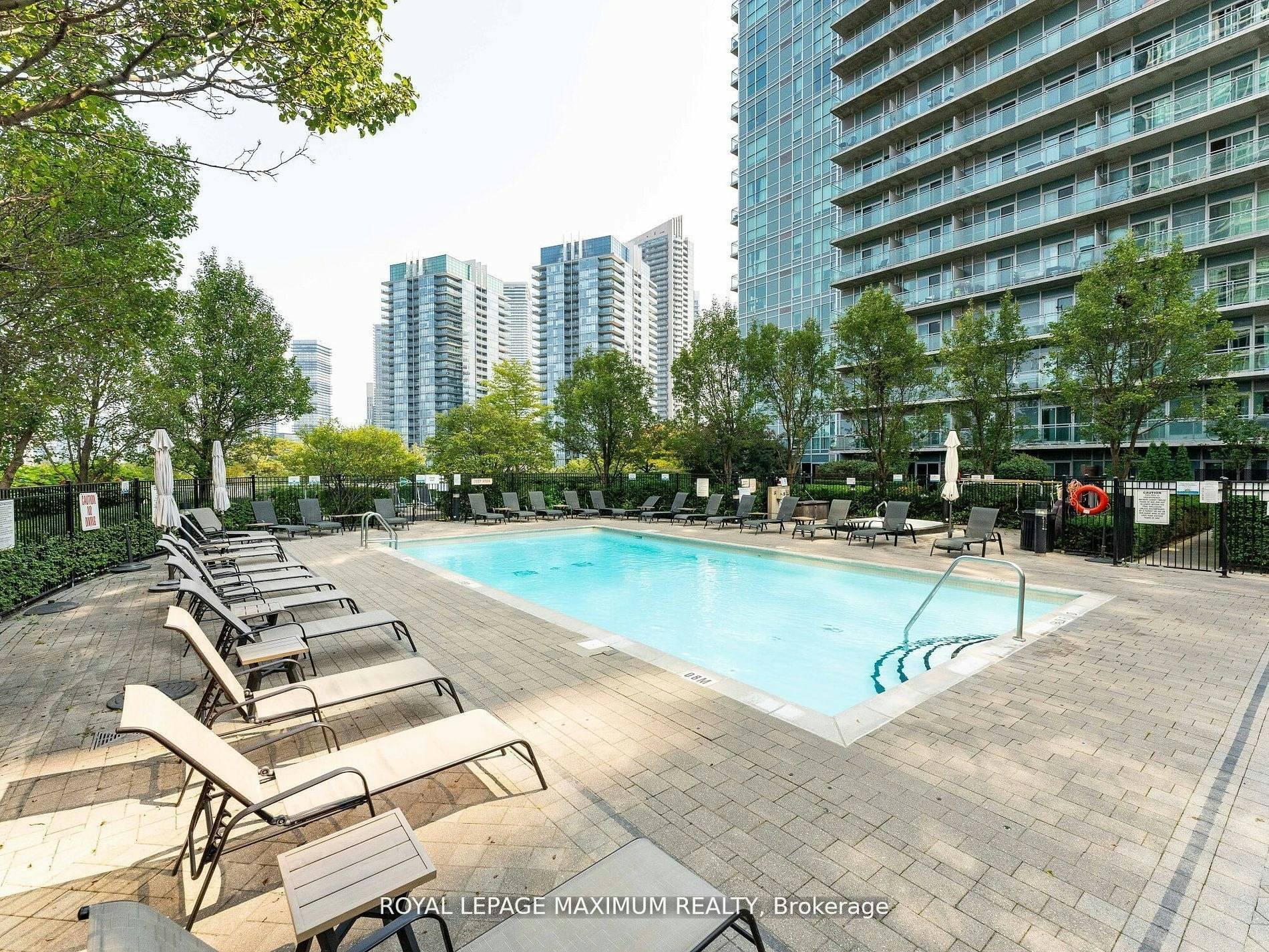 1013-155 Legion Road N, Toronto, ON, M8Y 0A7 - 38