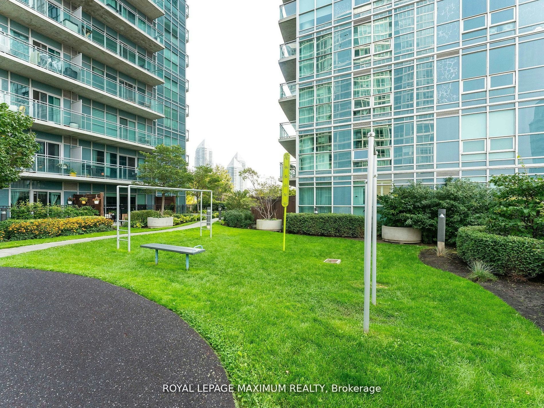 1013-155 Legion Road N, Toronto, ON, M8Y 0A7 - 37