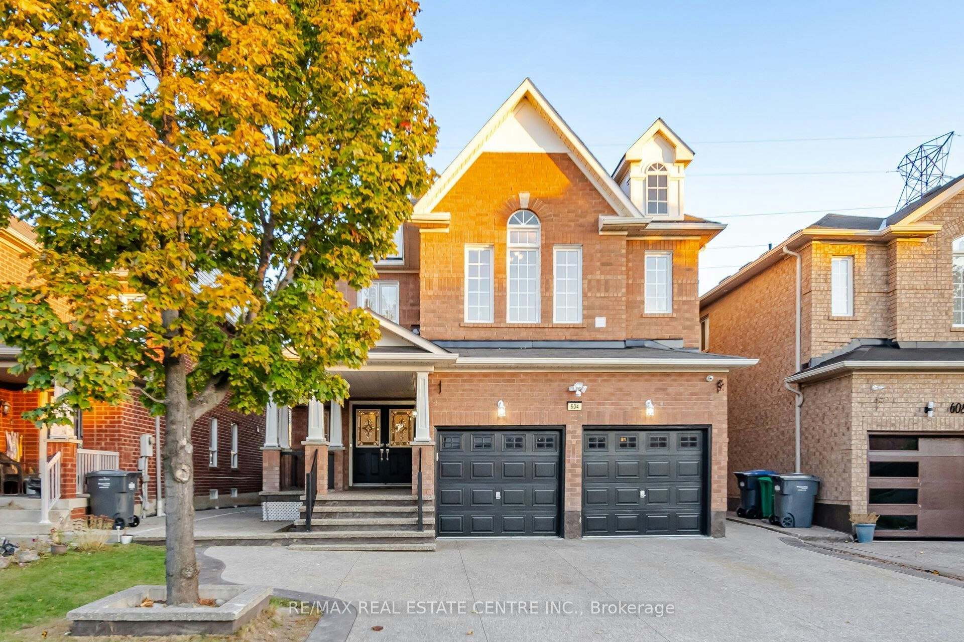 604 Orange Walk Crescent, Mississauga, ON, L5R 0A3