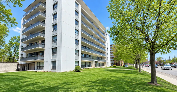 302-363 Lakeshore Road E, Mississauga, ON, L5G 1H7