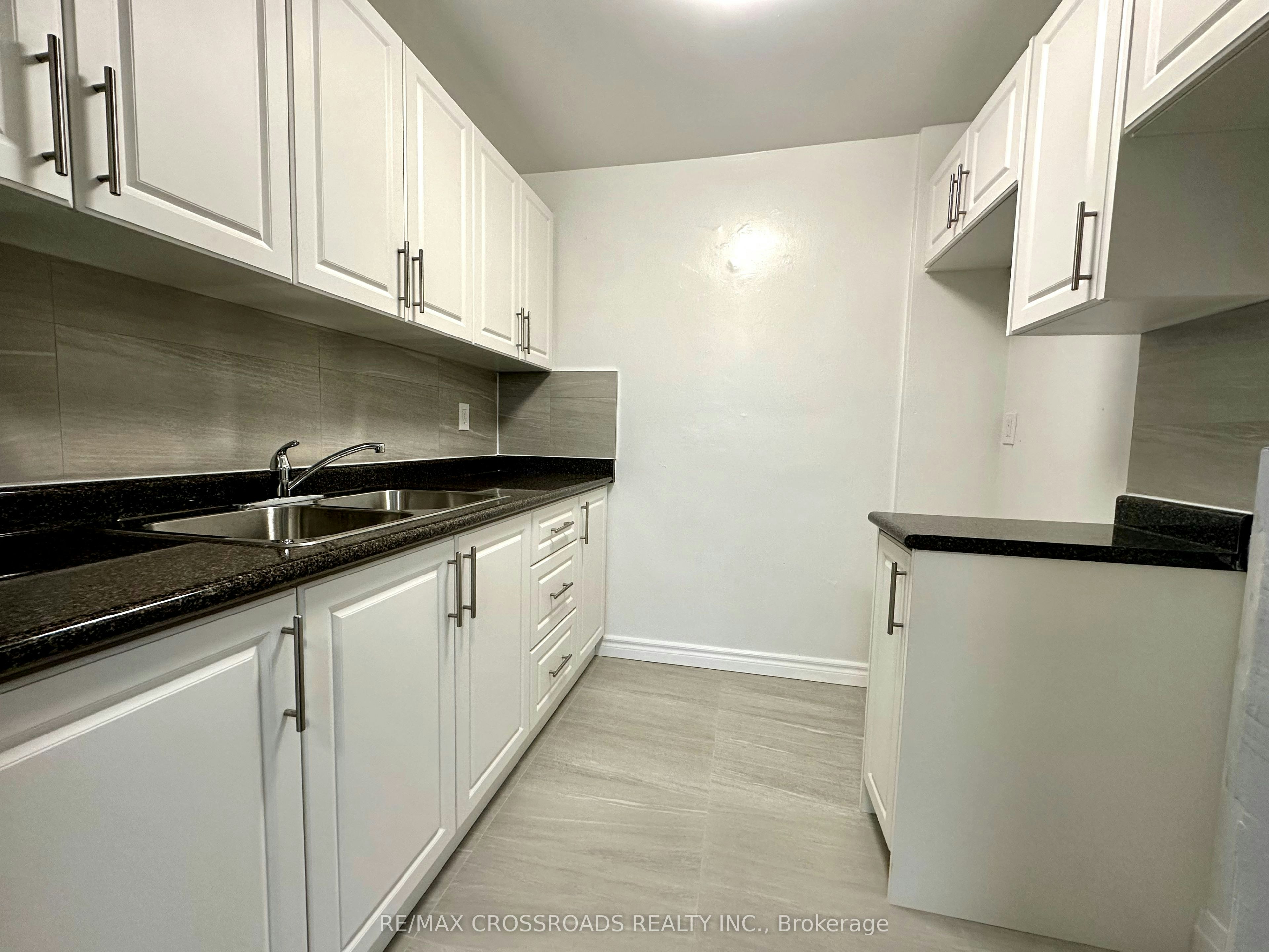 302-363 Lakeshore Road E, Mississauga, ON, L5G 1H7 - 9