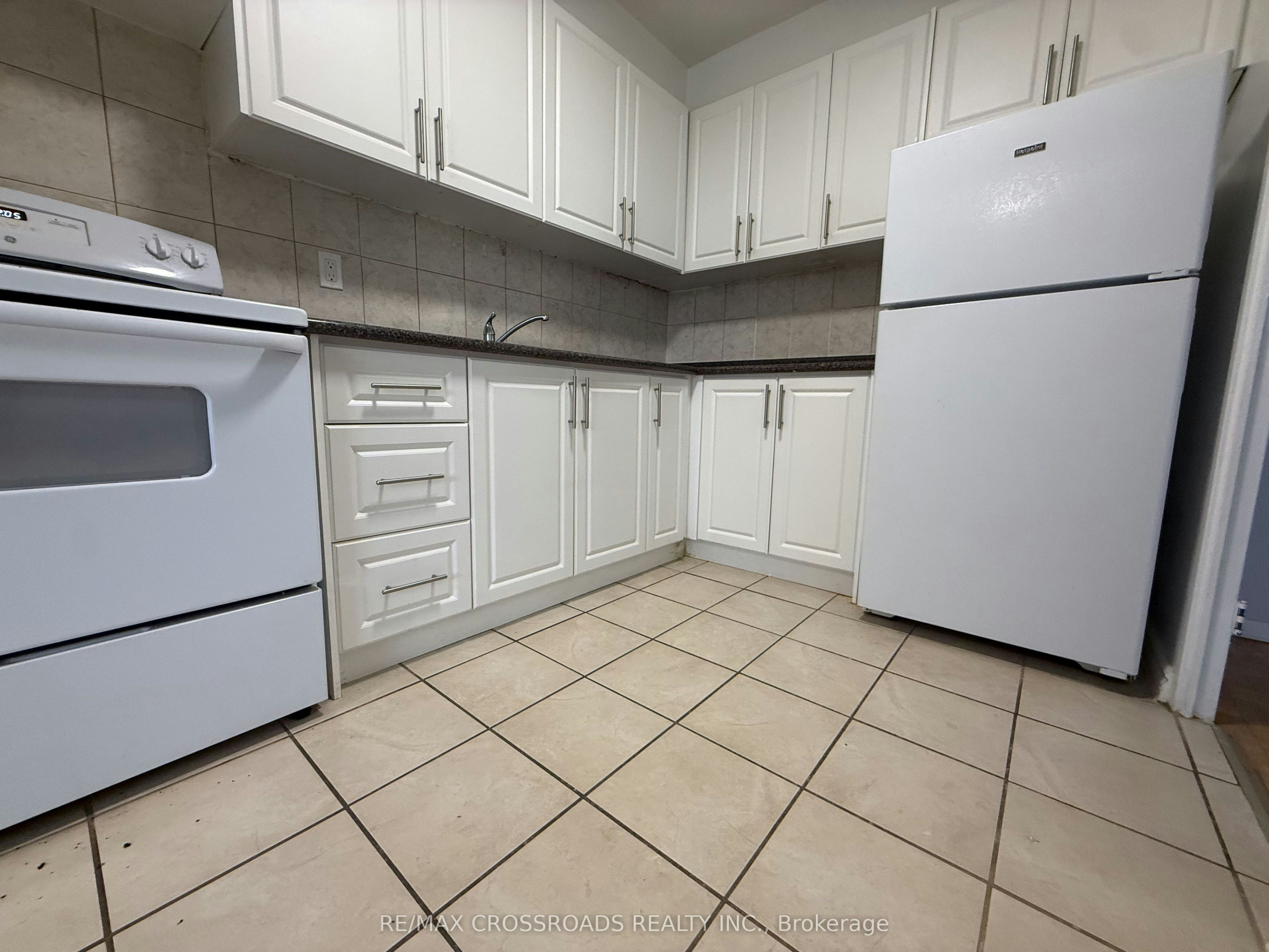 302-363 Lakeshore Road E, Mississauga, ON, L5G 1H7 - 8