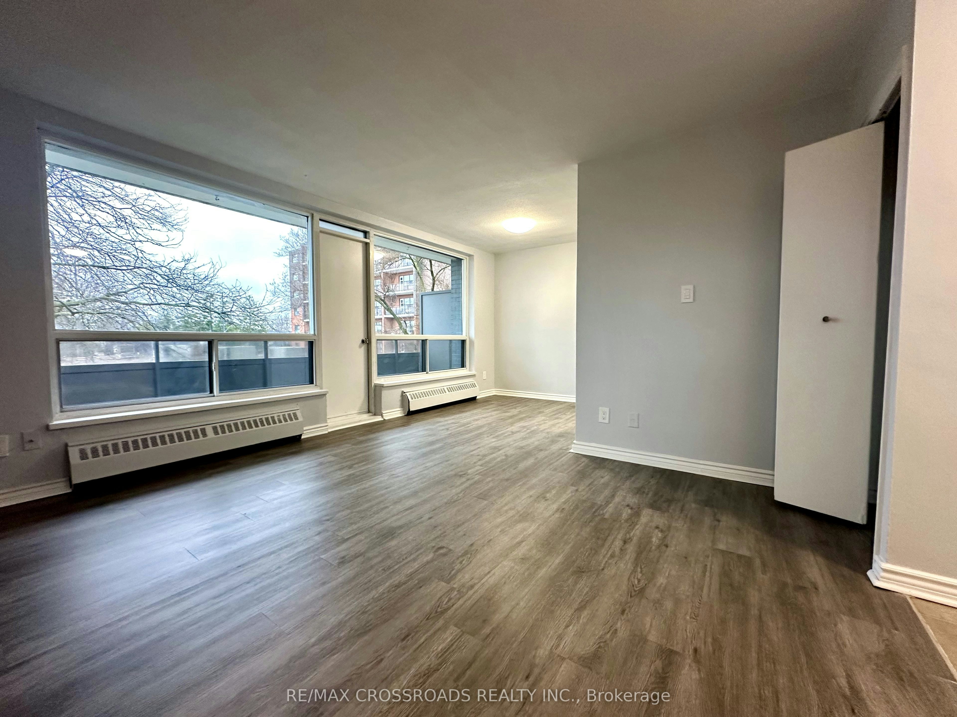 302-363 Lakeshore Road E, Mississauga, ON, L5G 1H7 - 2