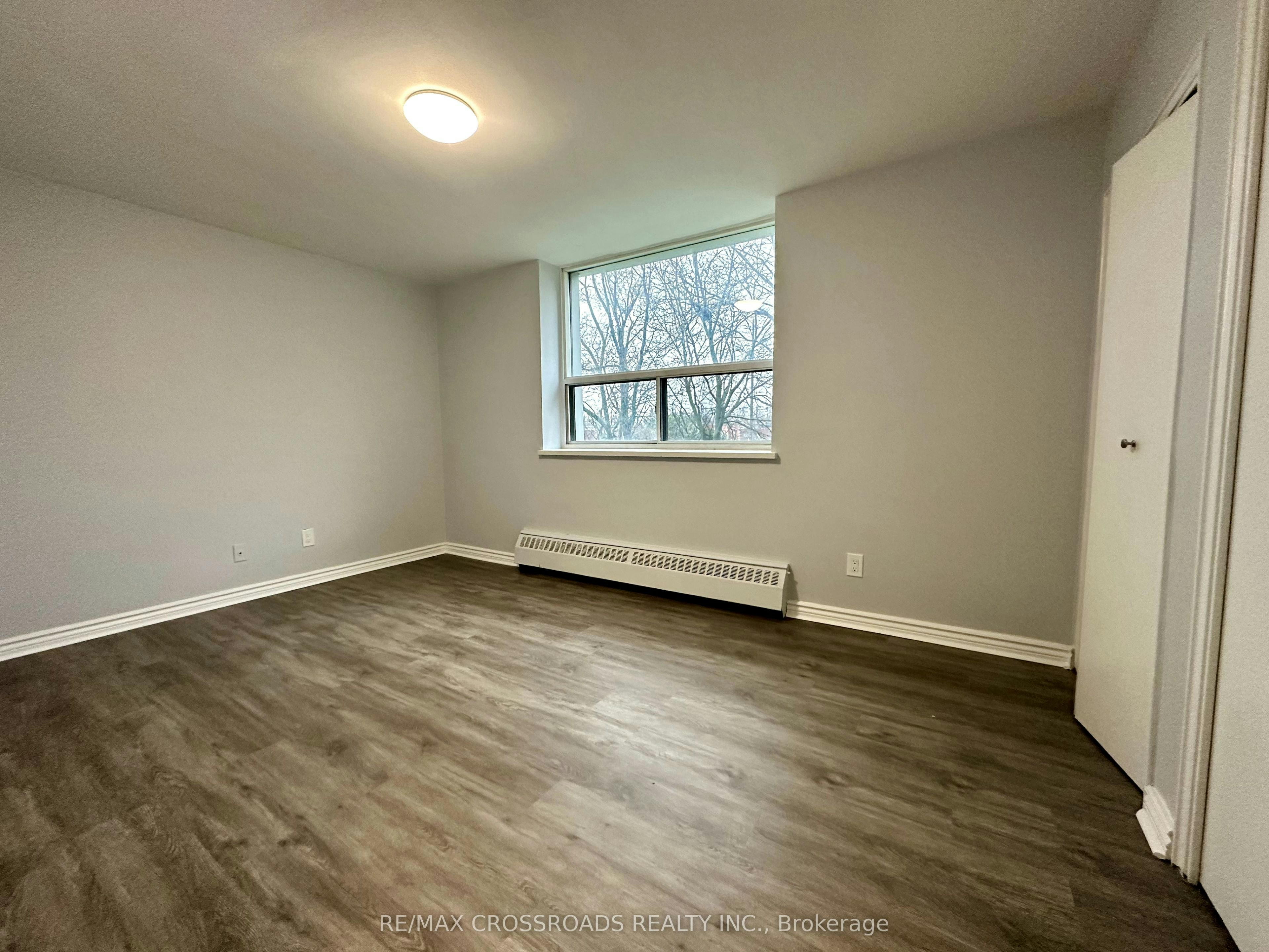 302-363 Lakeshore Road E, Mississauga, ON, L5G 1H7 - 5