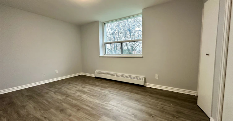 302-363 Lakeshore Road E, Mississauga, ON, L5G 1H7 - 5