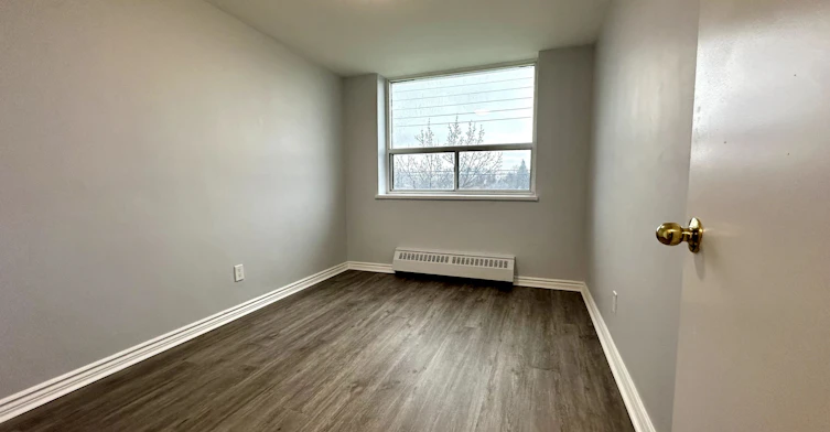 302-363 Lakeshore Road E, Mississauga, ON, L5G 1H7 - 4