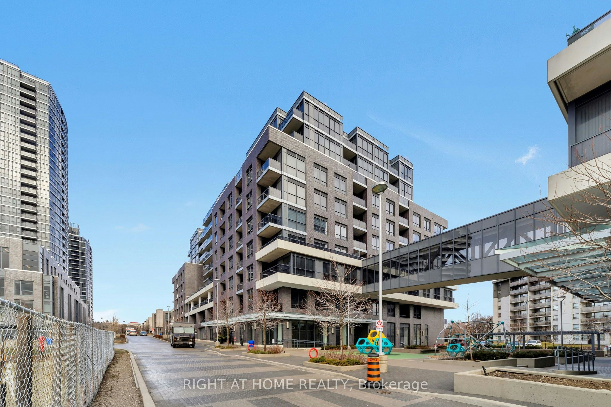 649-26 Gibbs Road, Toronto, ON, M9B 0E3 - 2