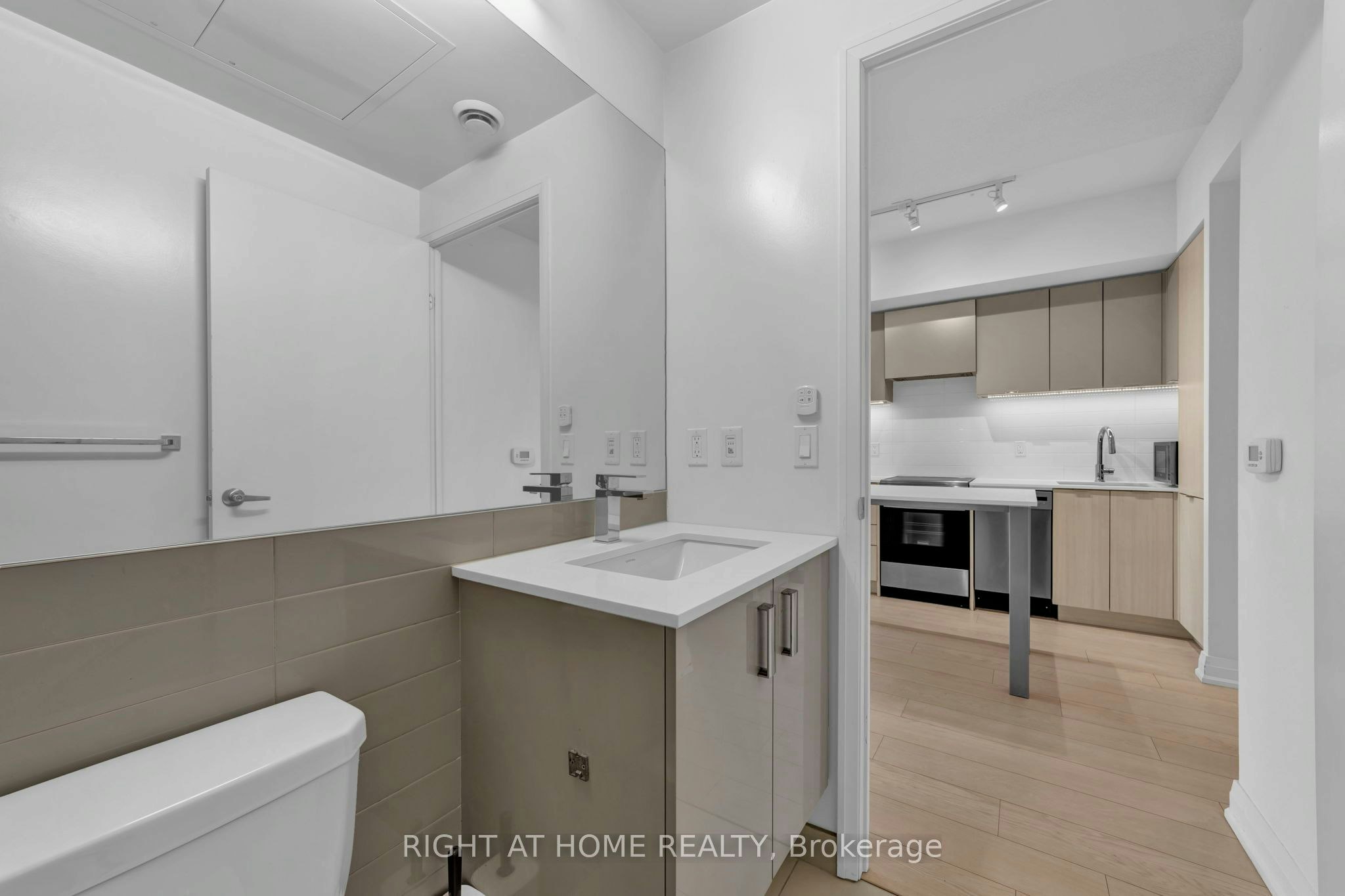649-26 Gibbs Road, Toronto, ON, M9B 0E3 - 9