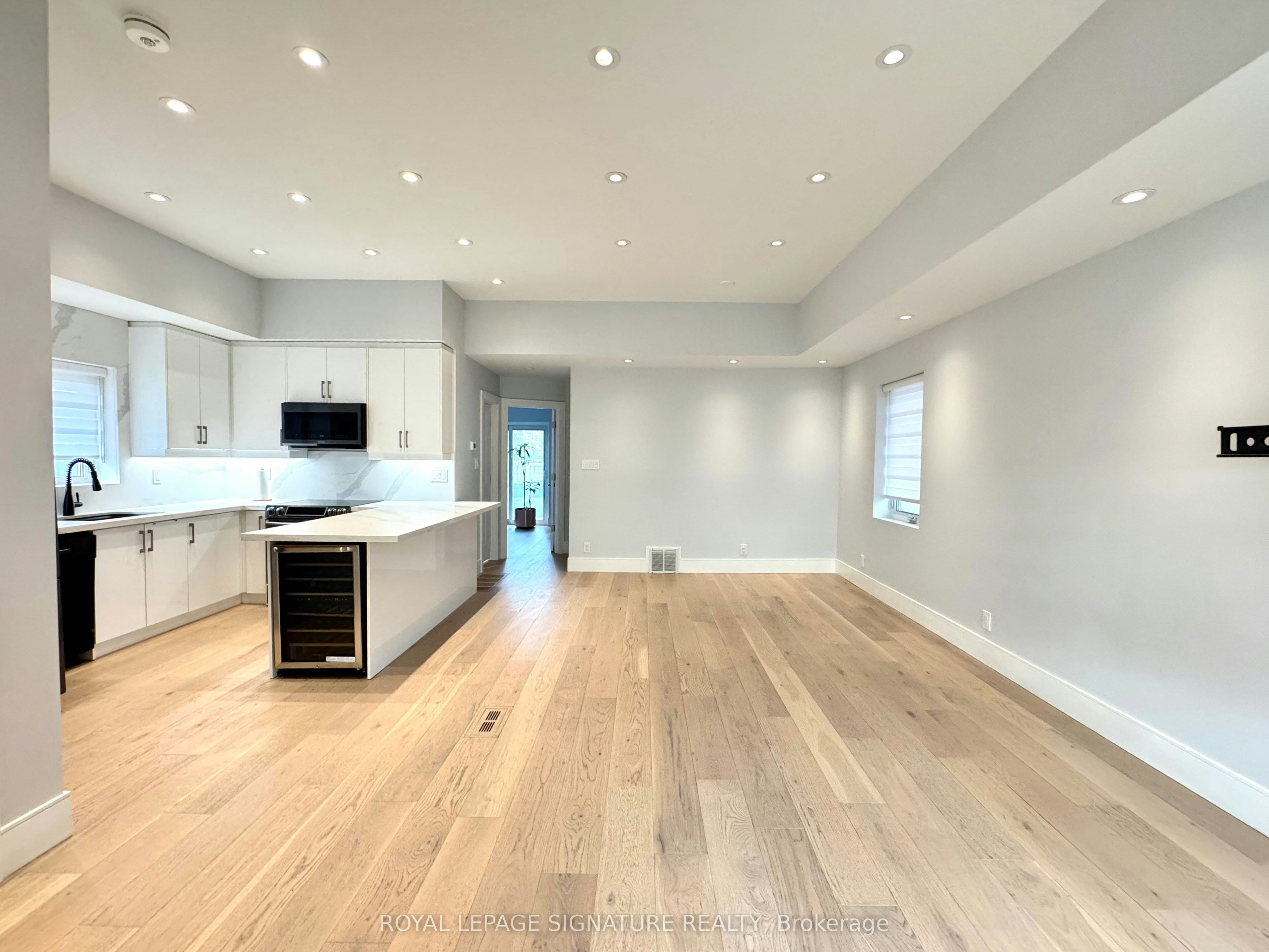 36 Ashmore Avenue, Toronto, ON, M8Z 4C4 - 2
