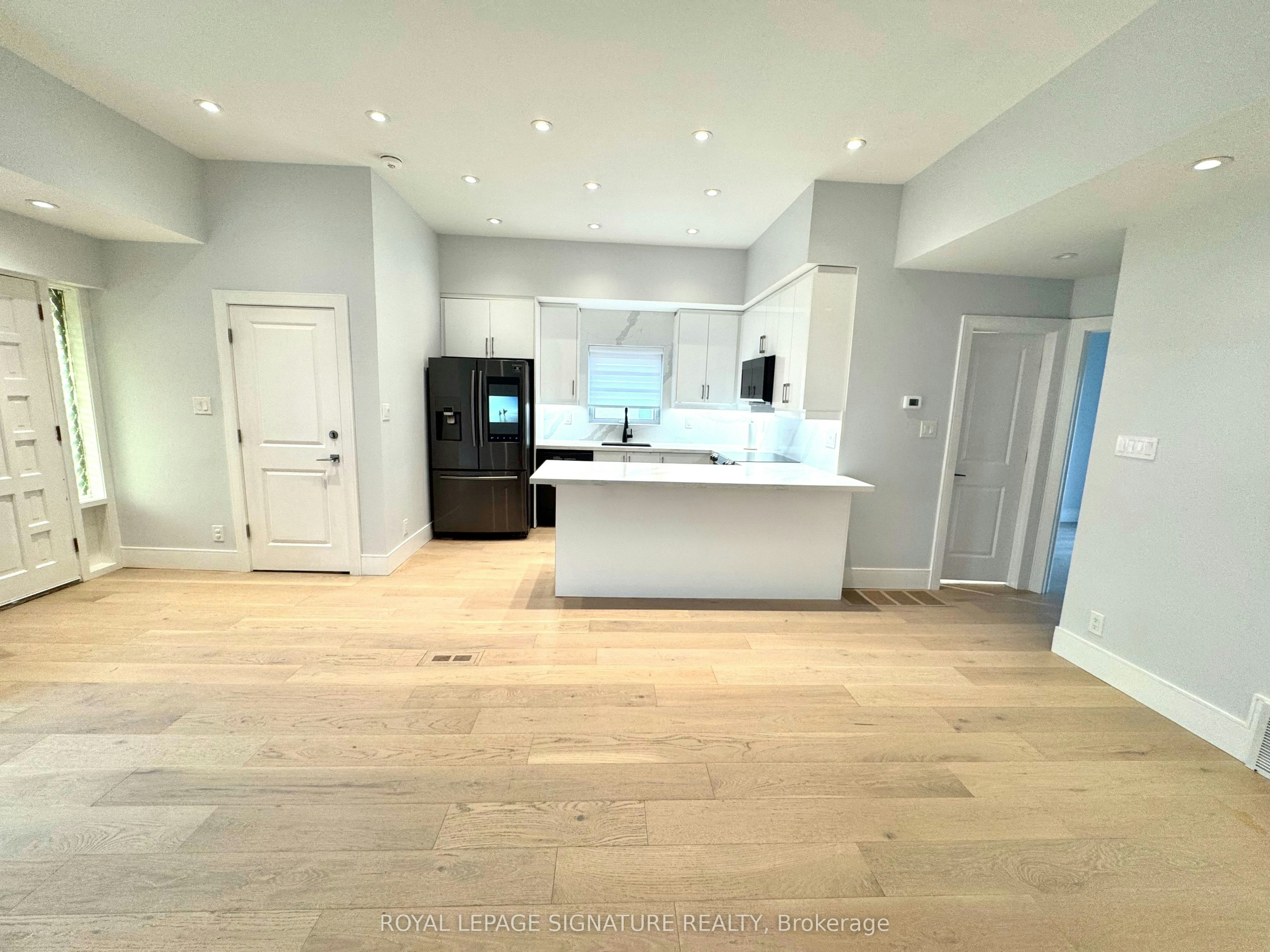 36 Ashmore Avenue, Toronto, ON, M8Z 4C4 - 4