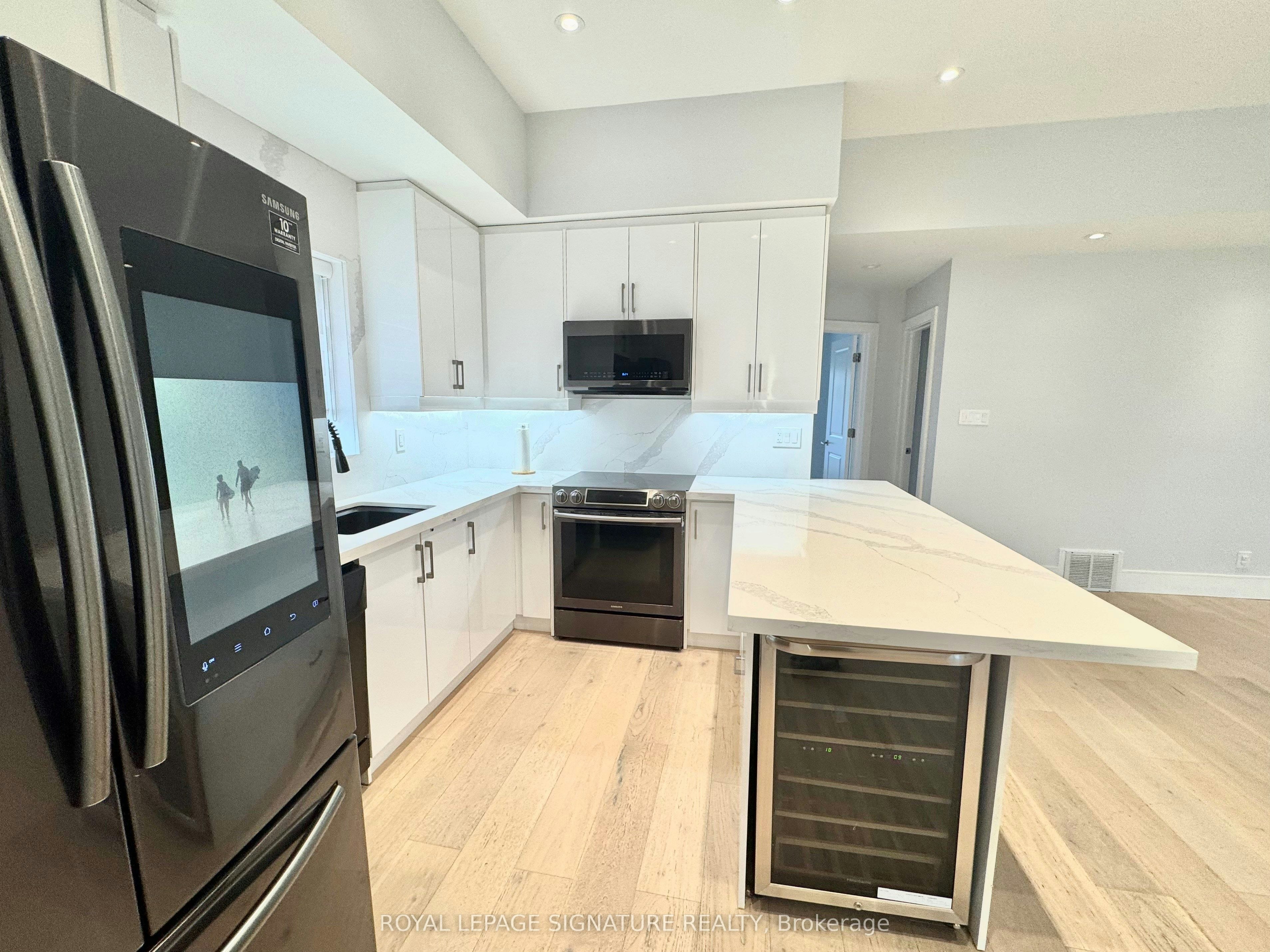 36 Ashmore Avenue, Toronto, ON, M8Z 4C4 - 6