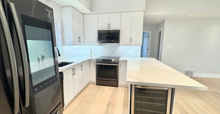 36 Ashmore Avenue, Toronto, ON, M8Z 4C4 - 6
