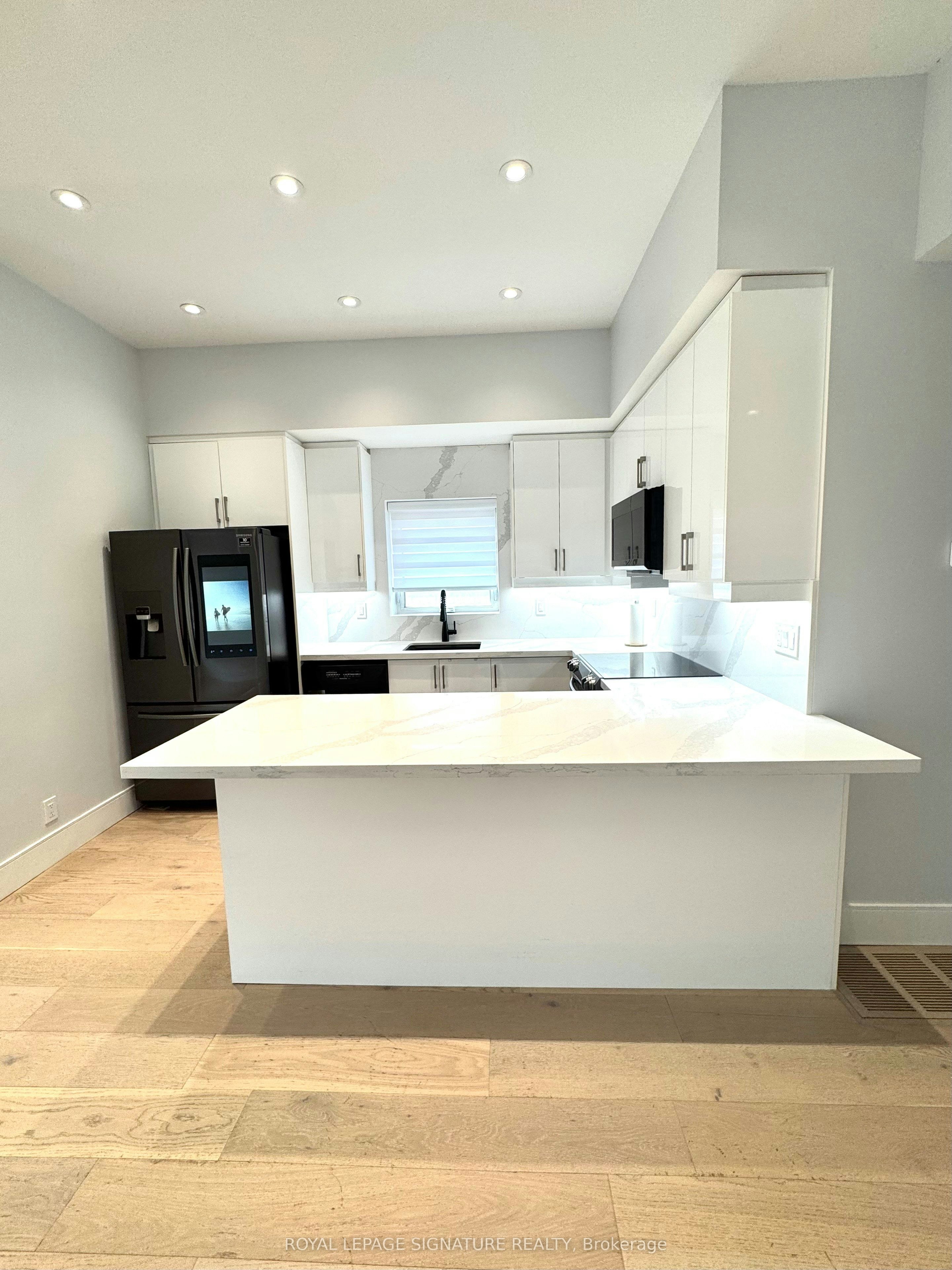 36 Ashmore Avenue, Toronto, ON, M8Z 4C4 - 7