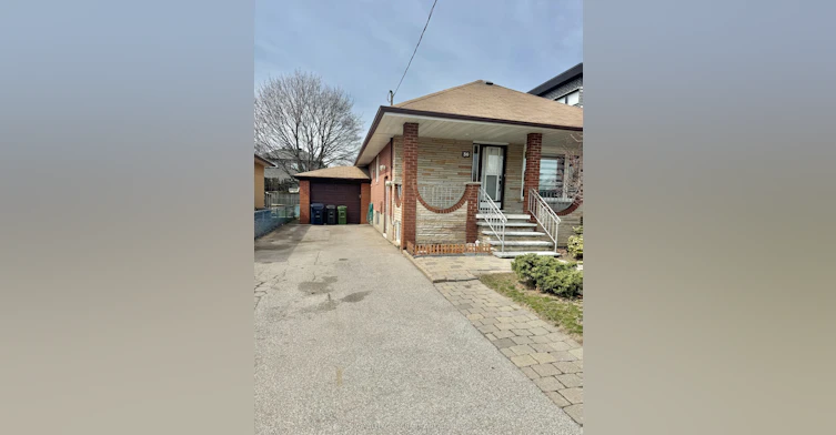 36 Ashmore Avenue, Toronto, ON, M8Z 4C4