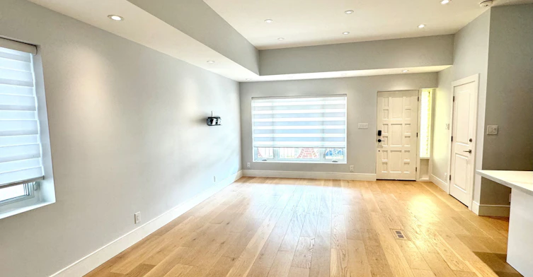 36 Ashmore Avenue, Toronto, ON, M8Z 4C4 - 3